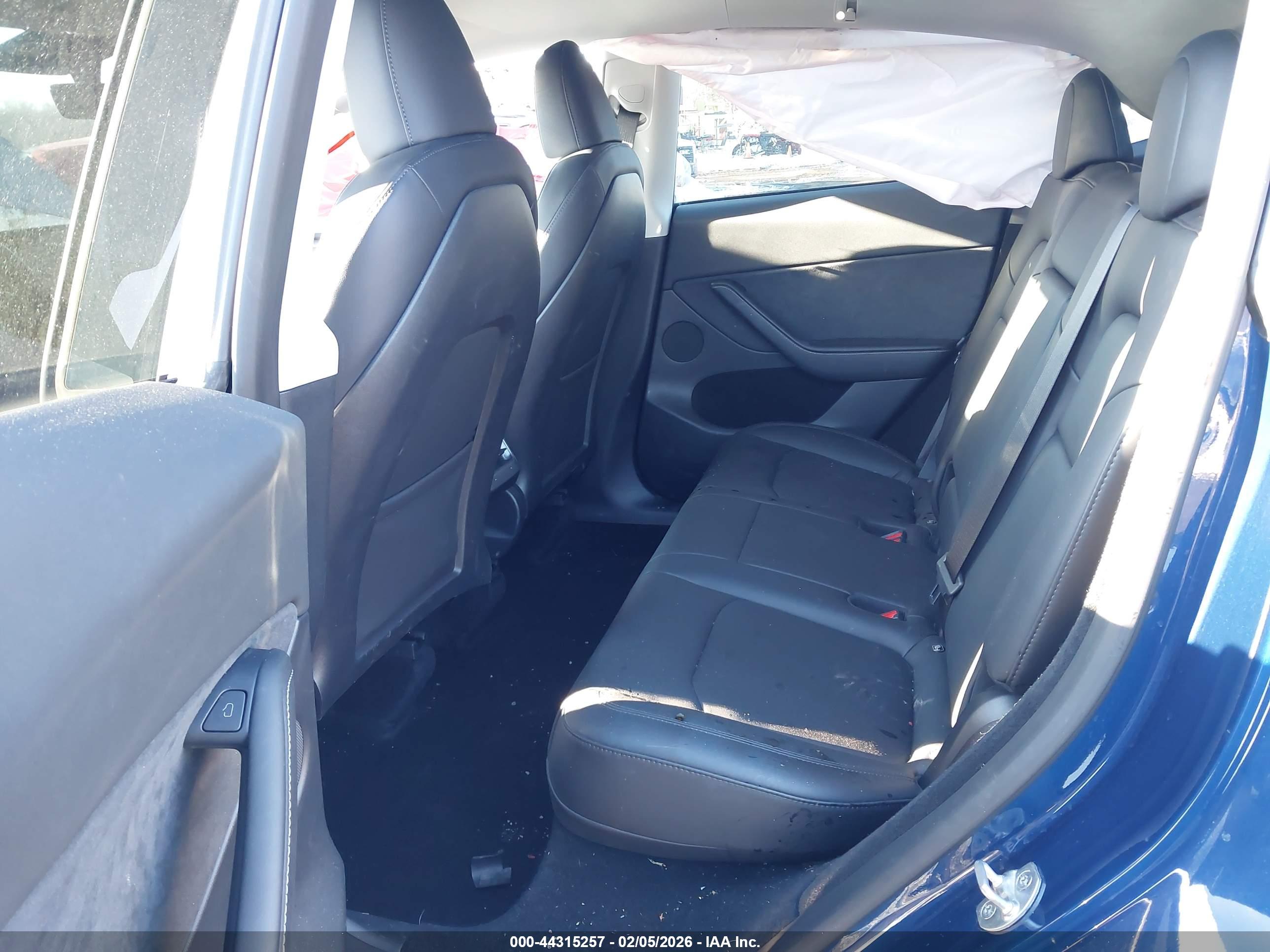 TESLA MODEL image 8