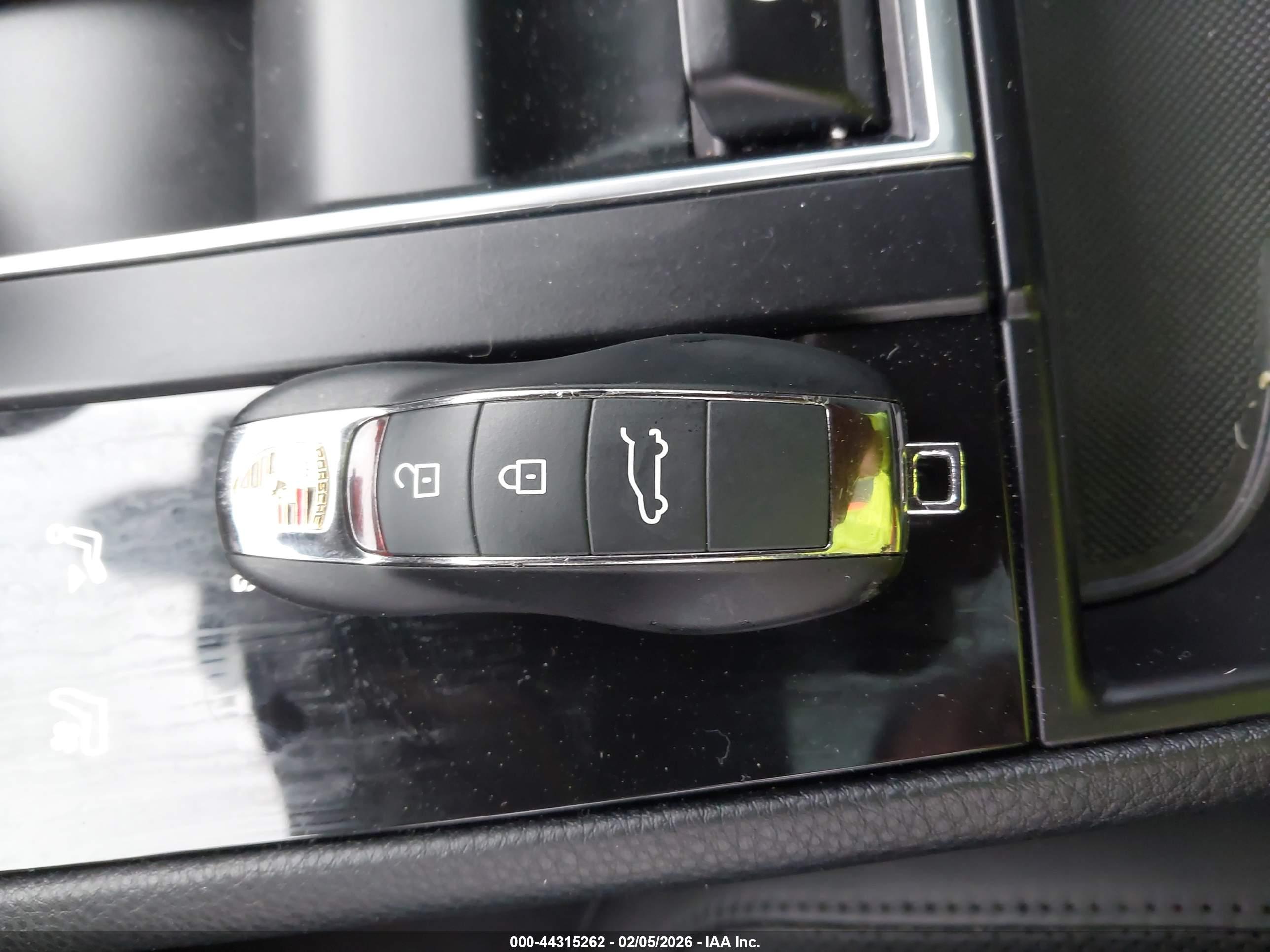 PORSCHE MACAN image 11