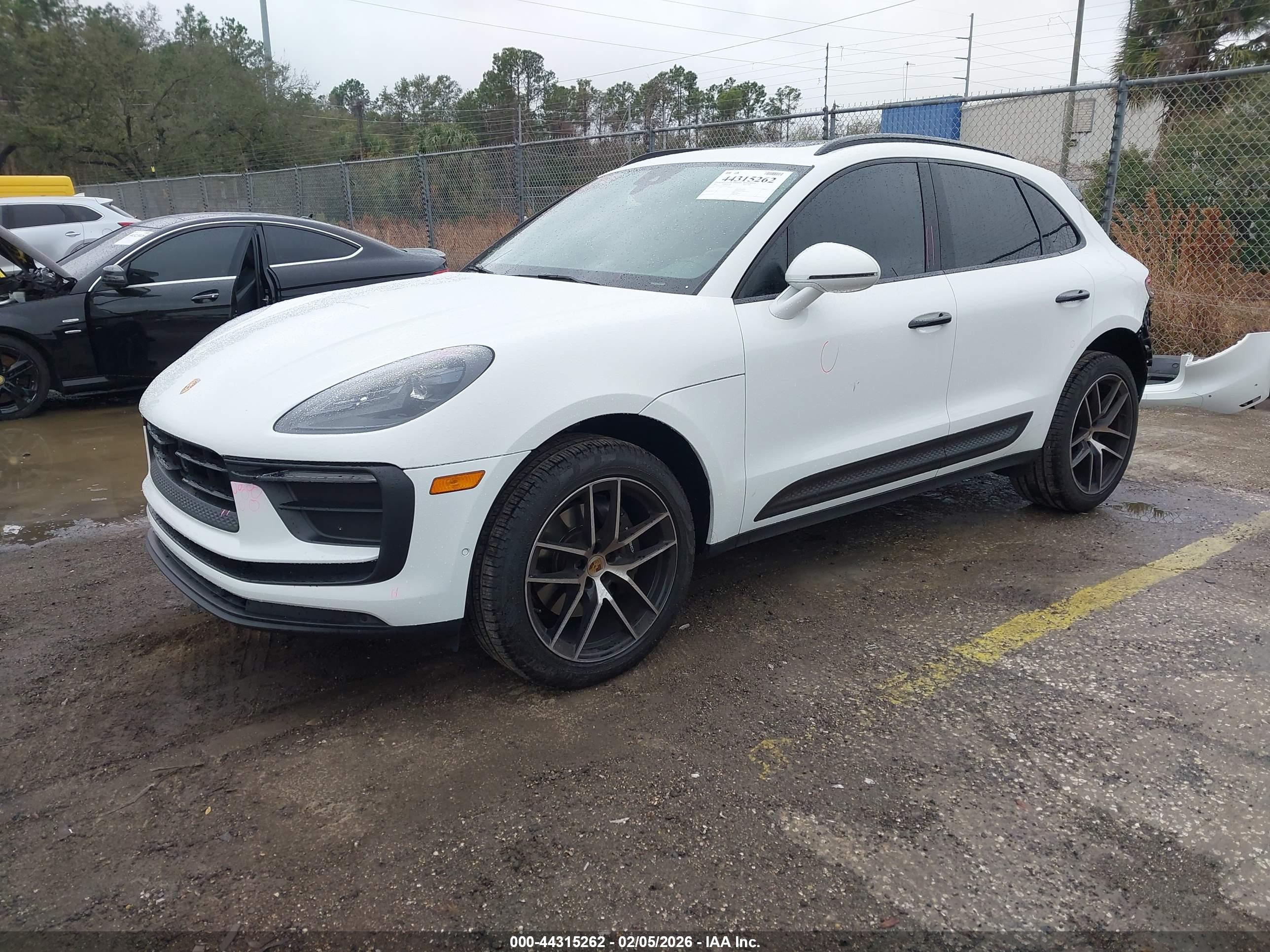 PORSCHE MACAN image 2