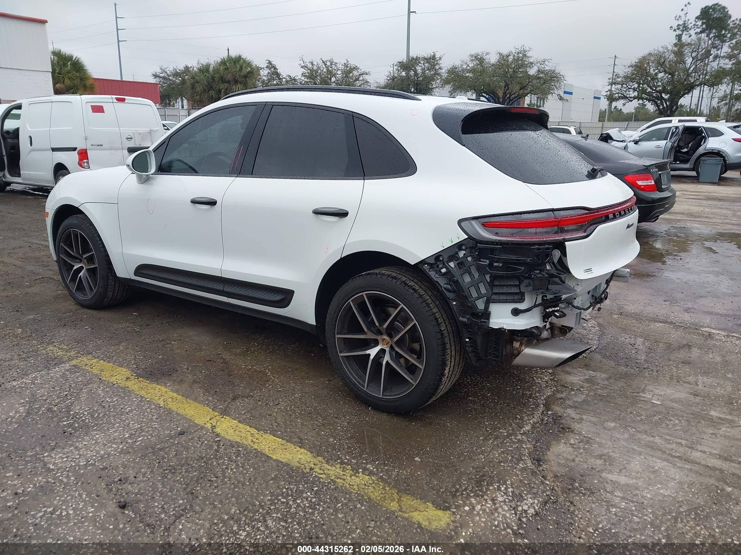 PORSCHE MACAN image 3