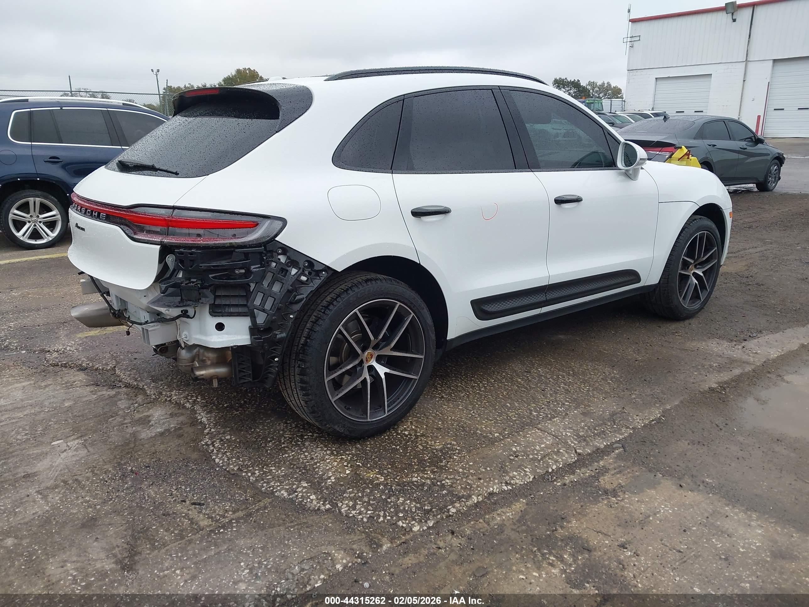 PORSCHE MACAN image 4