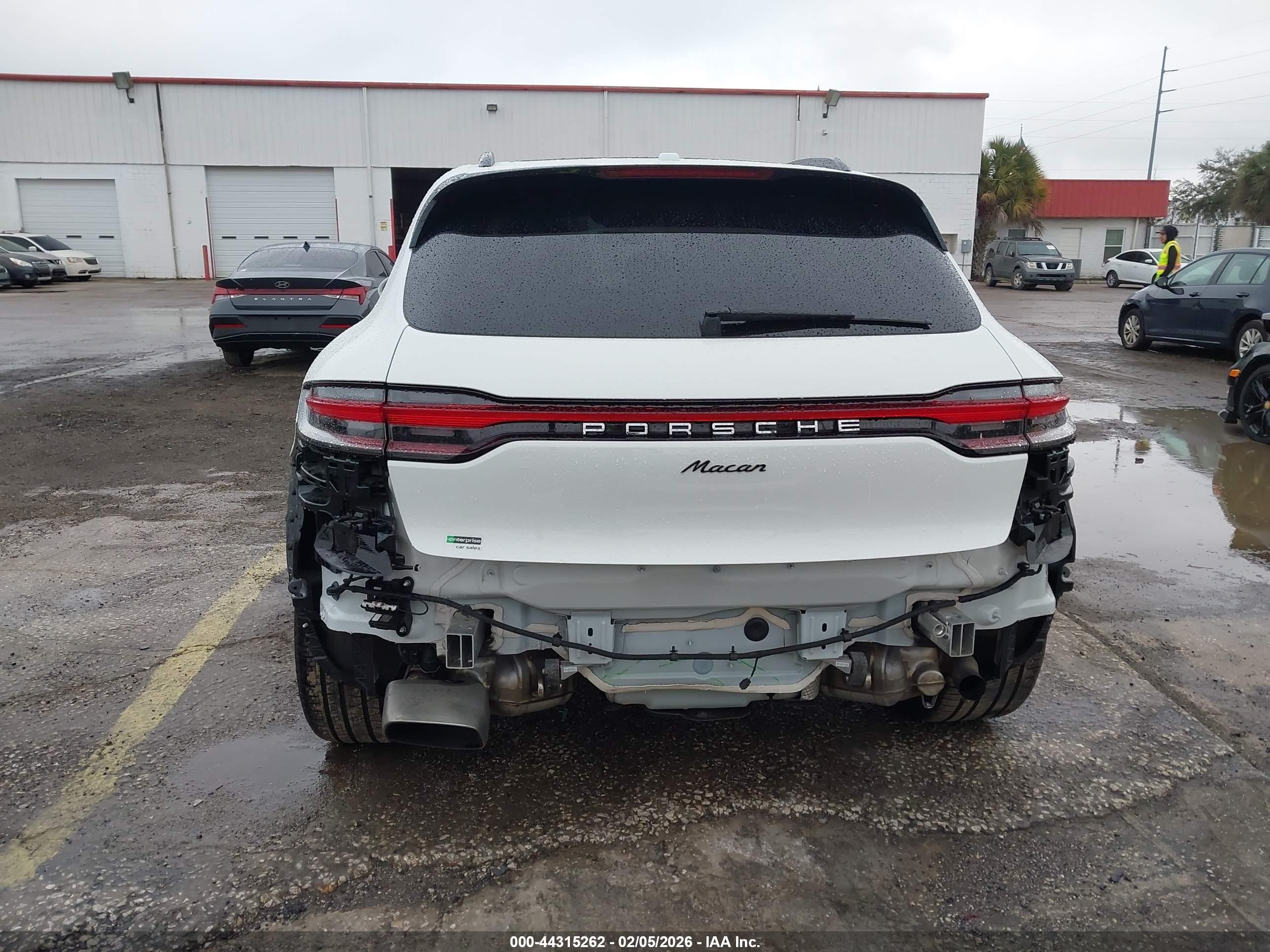PORSCHE MACAN image 6
