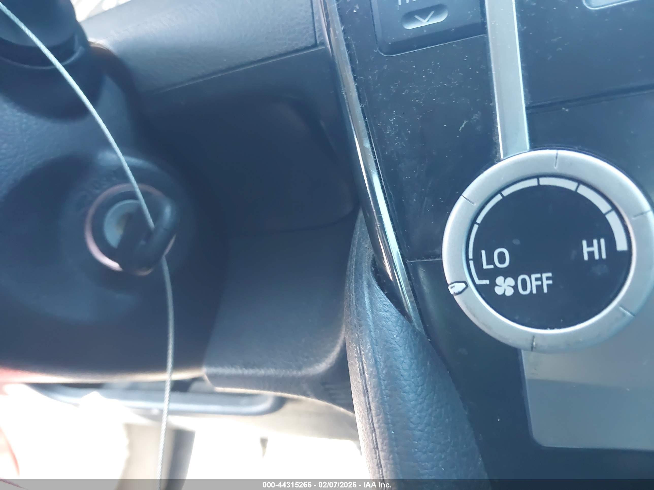 TOYOTA CAMRY image 11