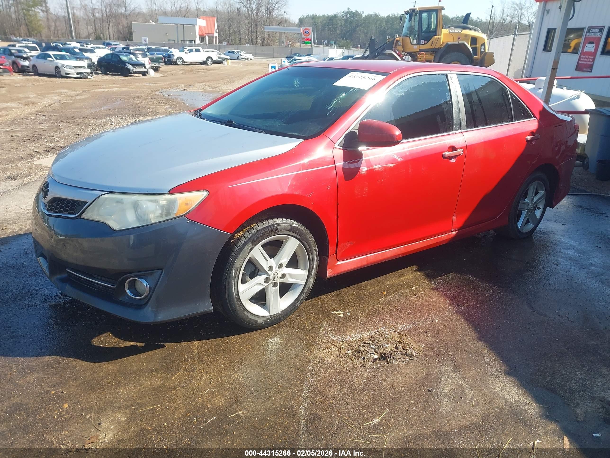 TOYOTA CAMRY image 2