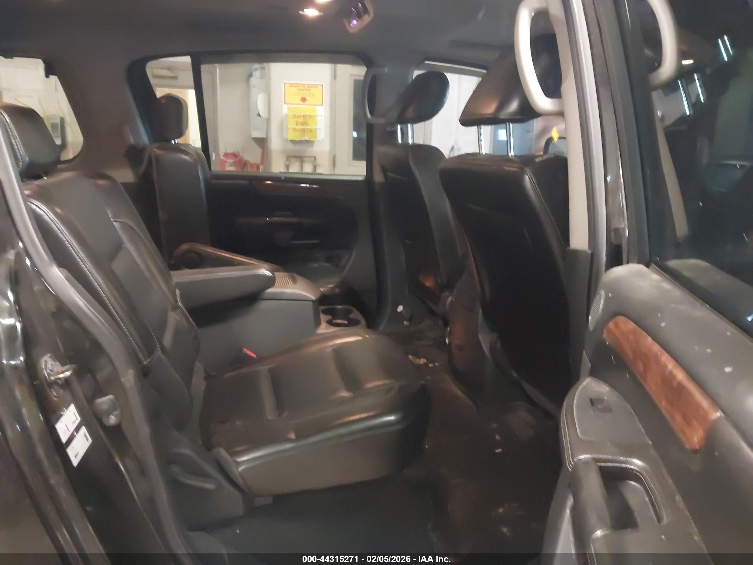 NISSAN ARMADA image 8
