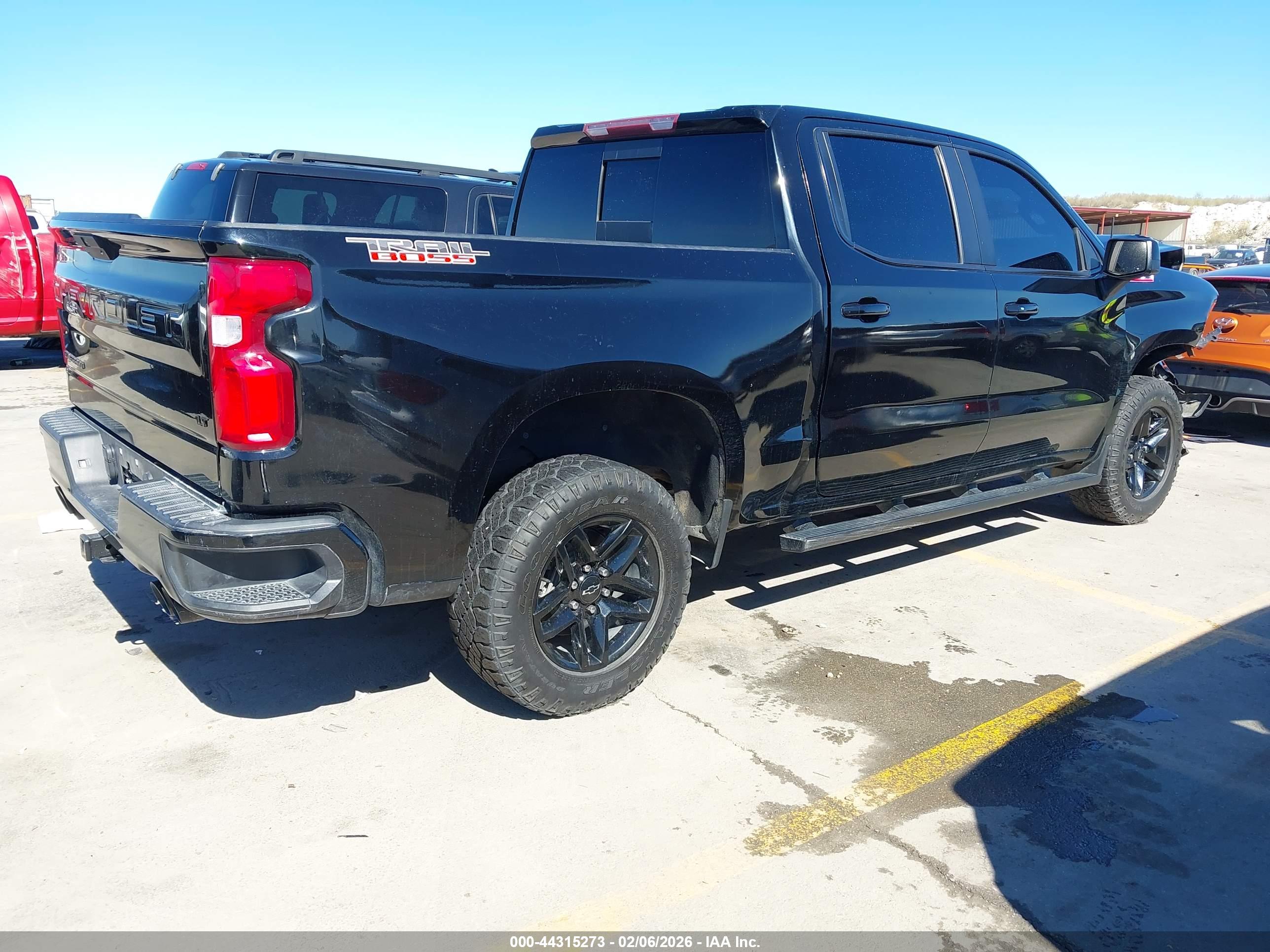 CHEVROLET SILVERADO image 4