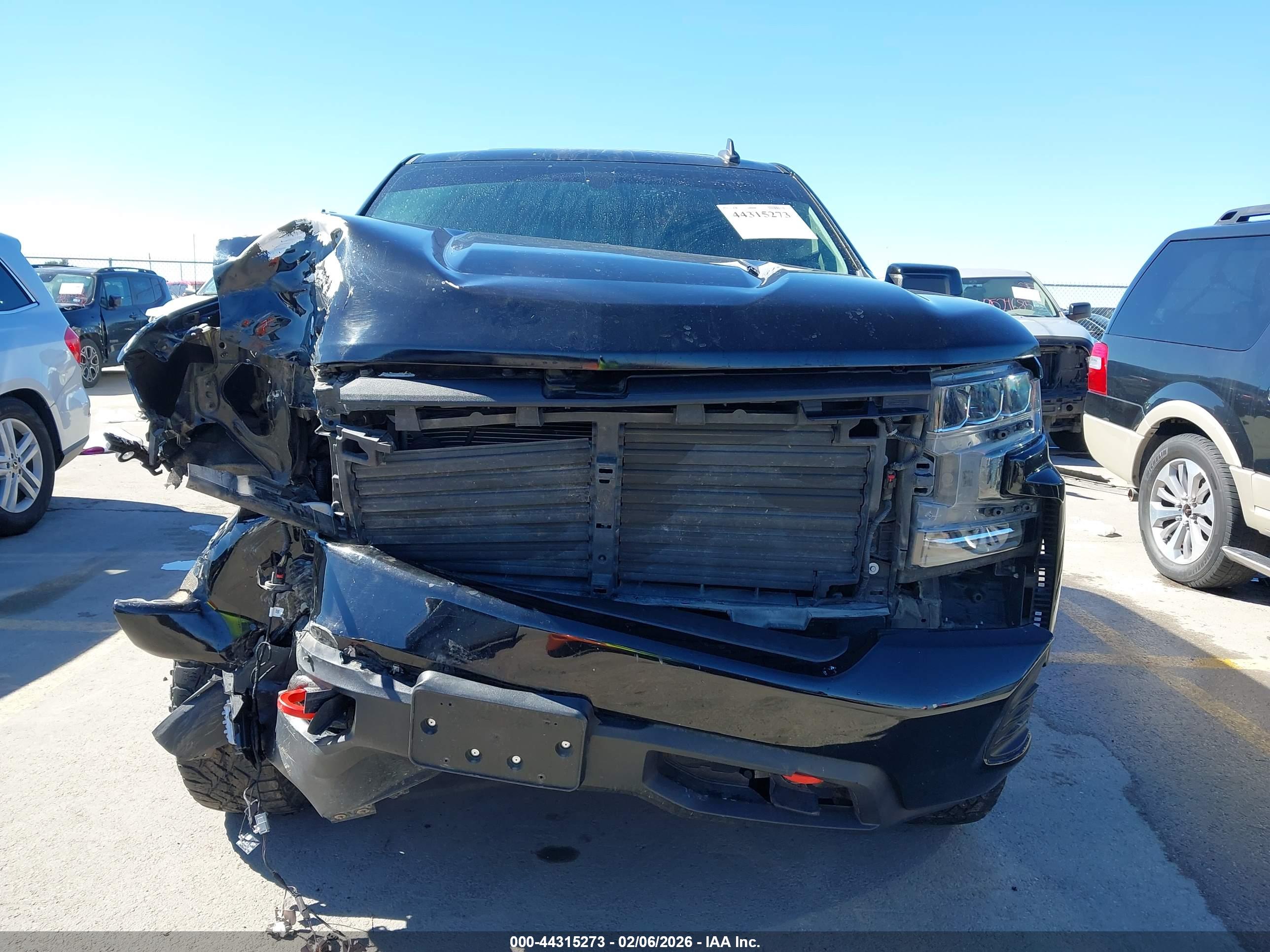CHEVROLET SILVERADO image 6