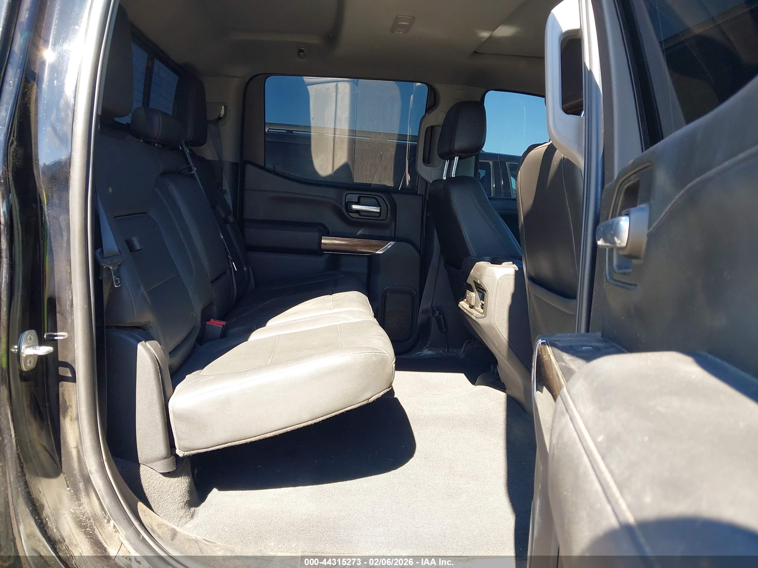 CHEVROLET SILVERADO image 8