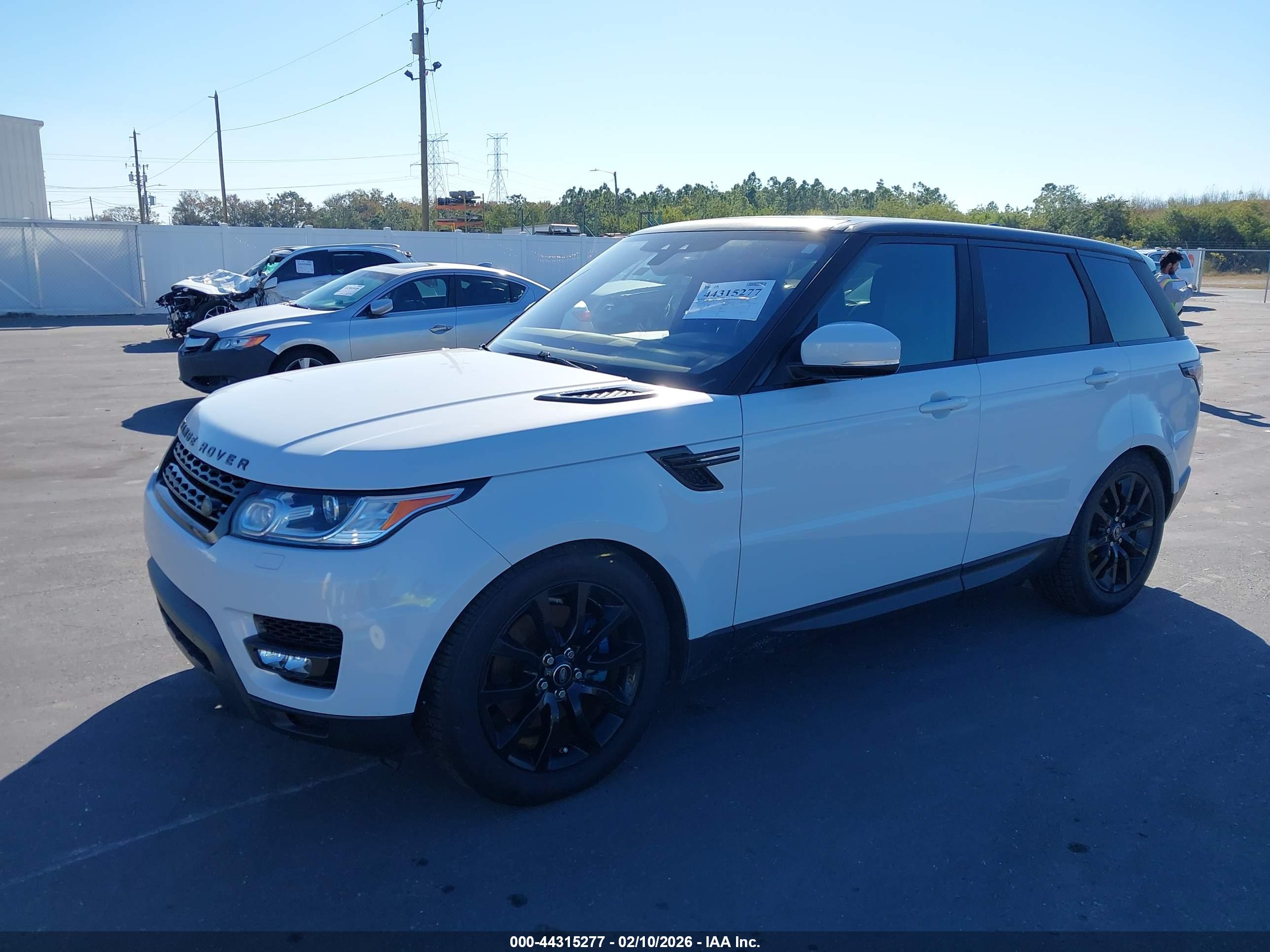 LAND ROVER image 2