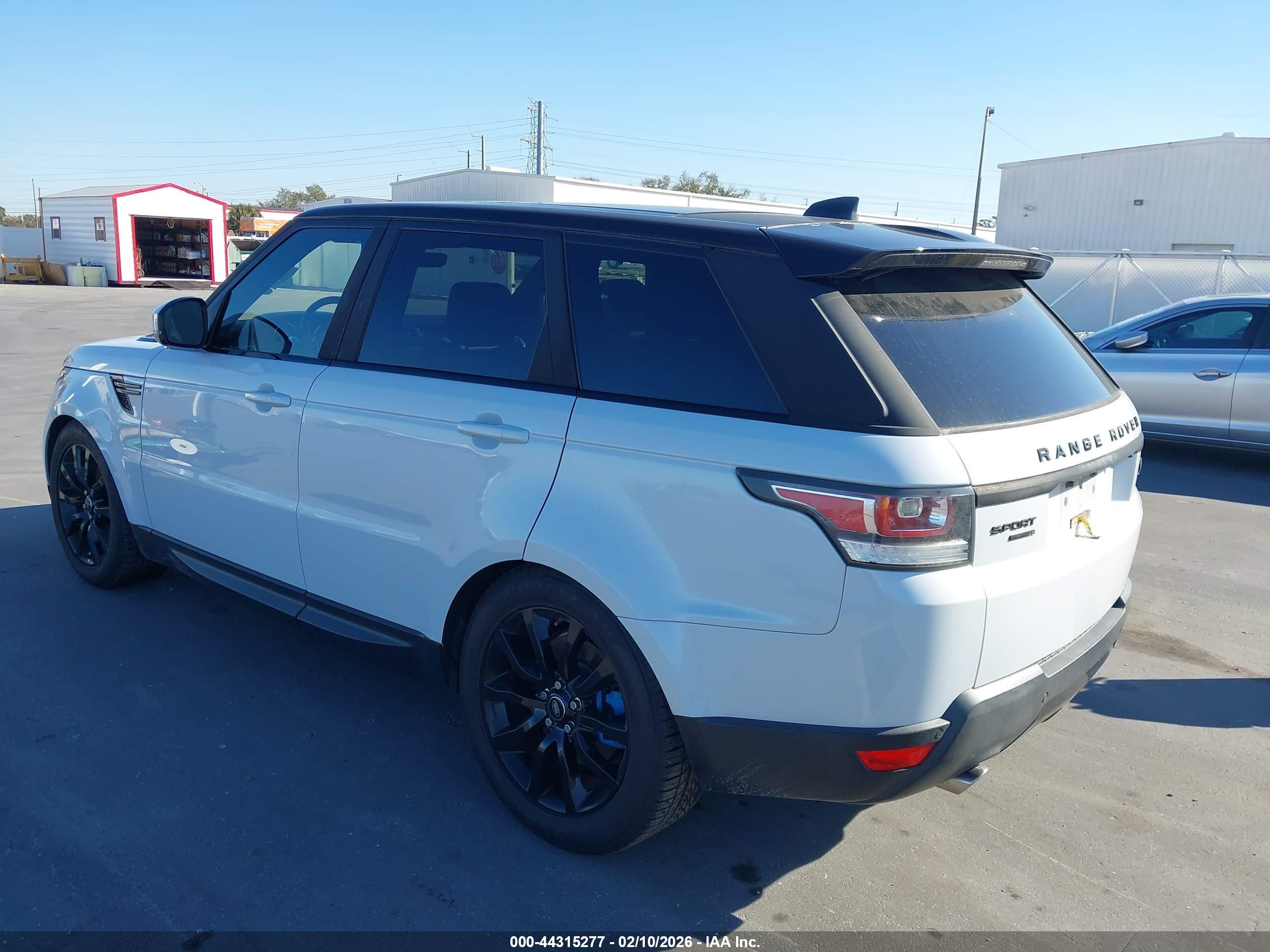 LAND ROVER image 3