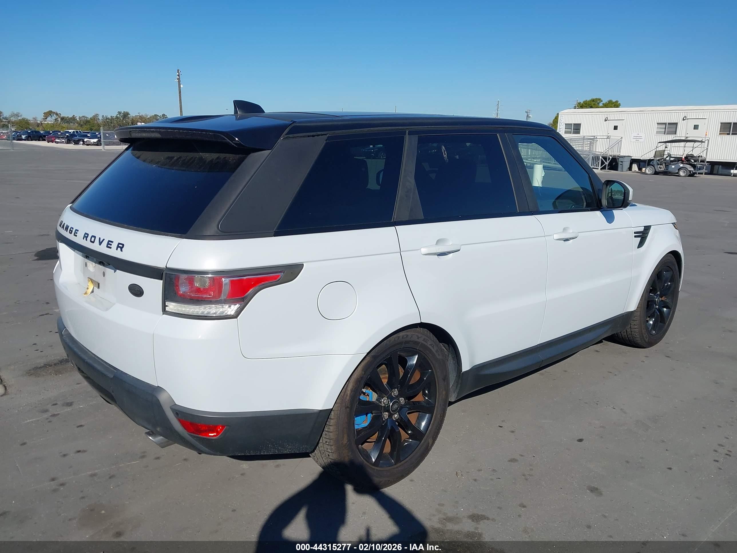 LAND ROVER image 4