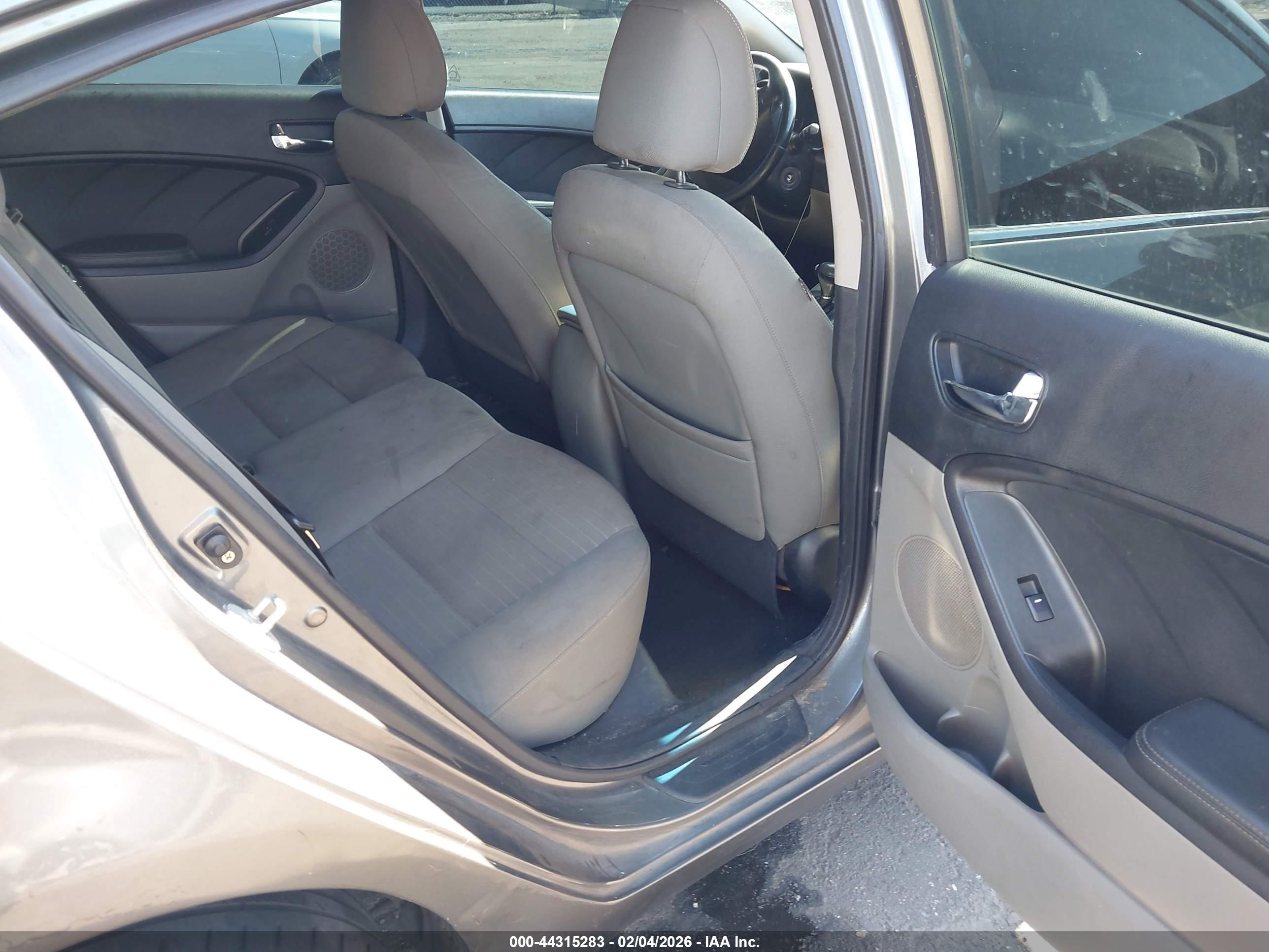 KIA FORTE image 8