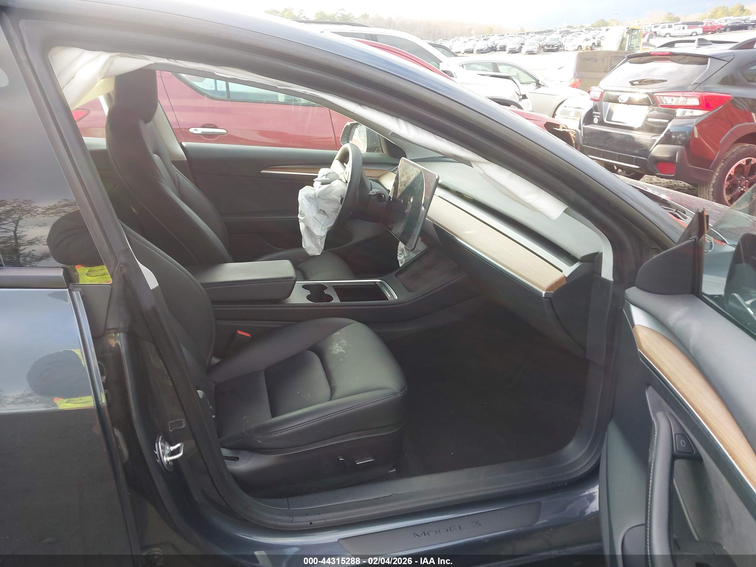 TESLA MODEL image 5