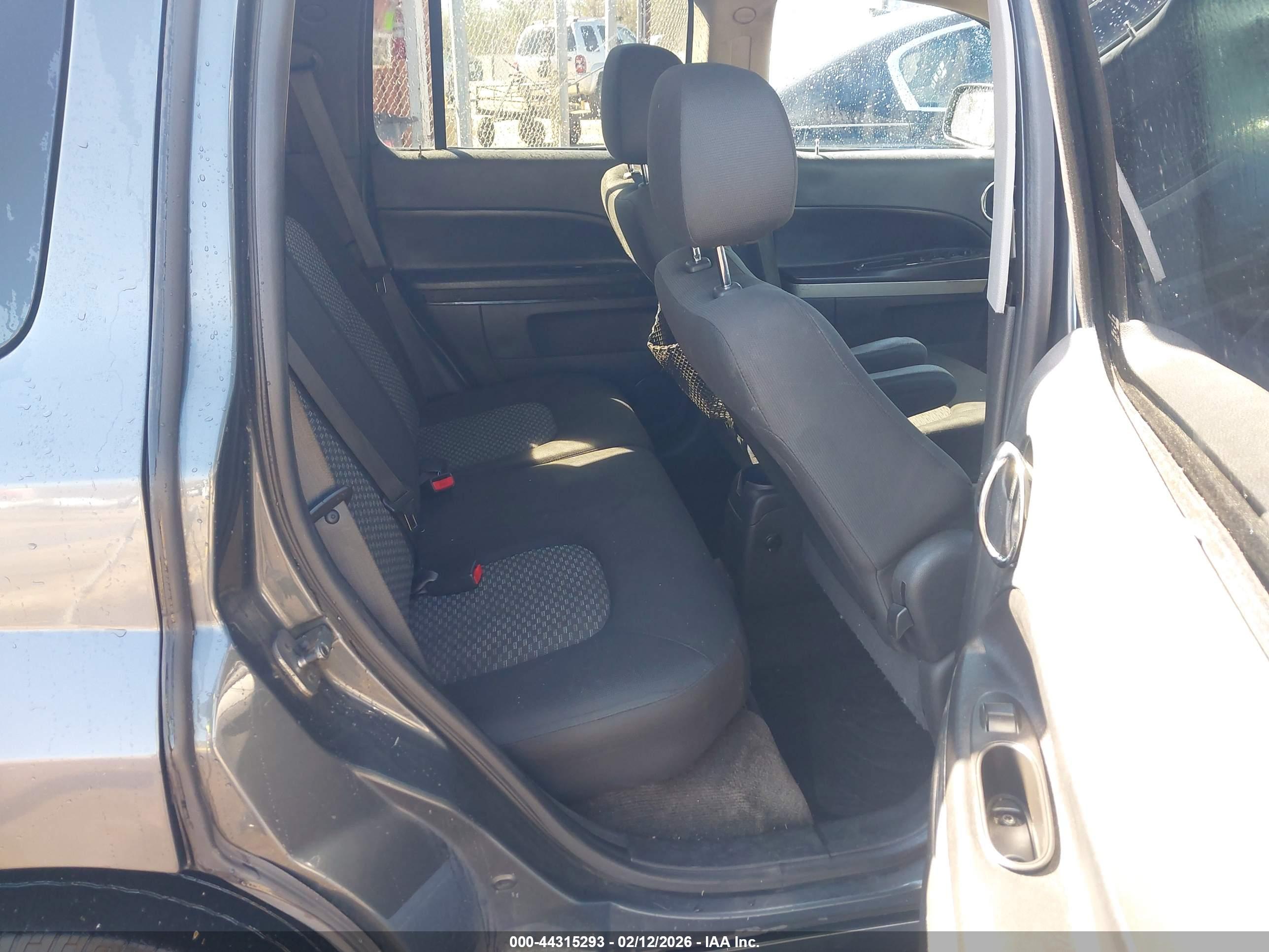 CHEVROLET HHR image 8