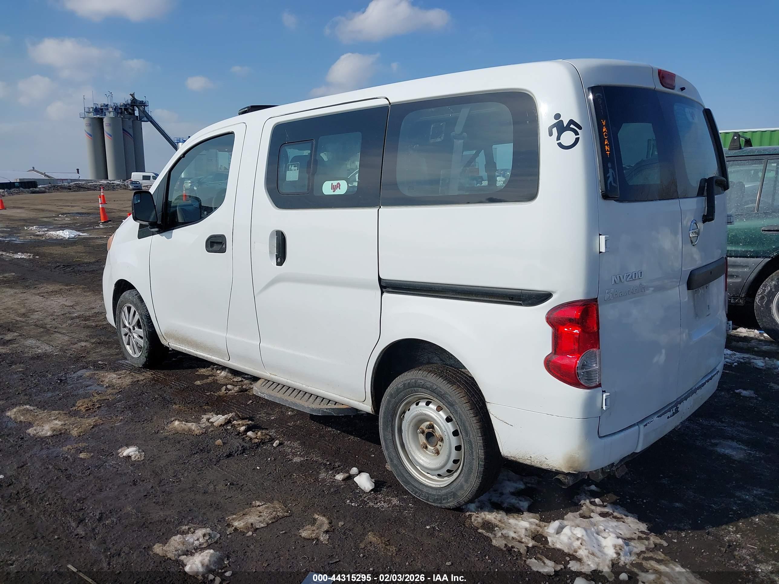 NISSAN NV200 image 3