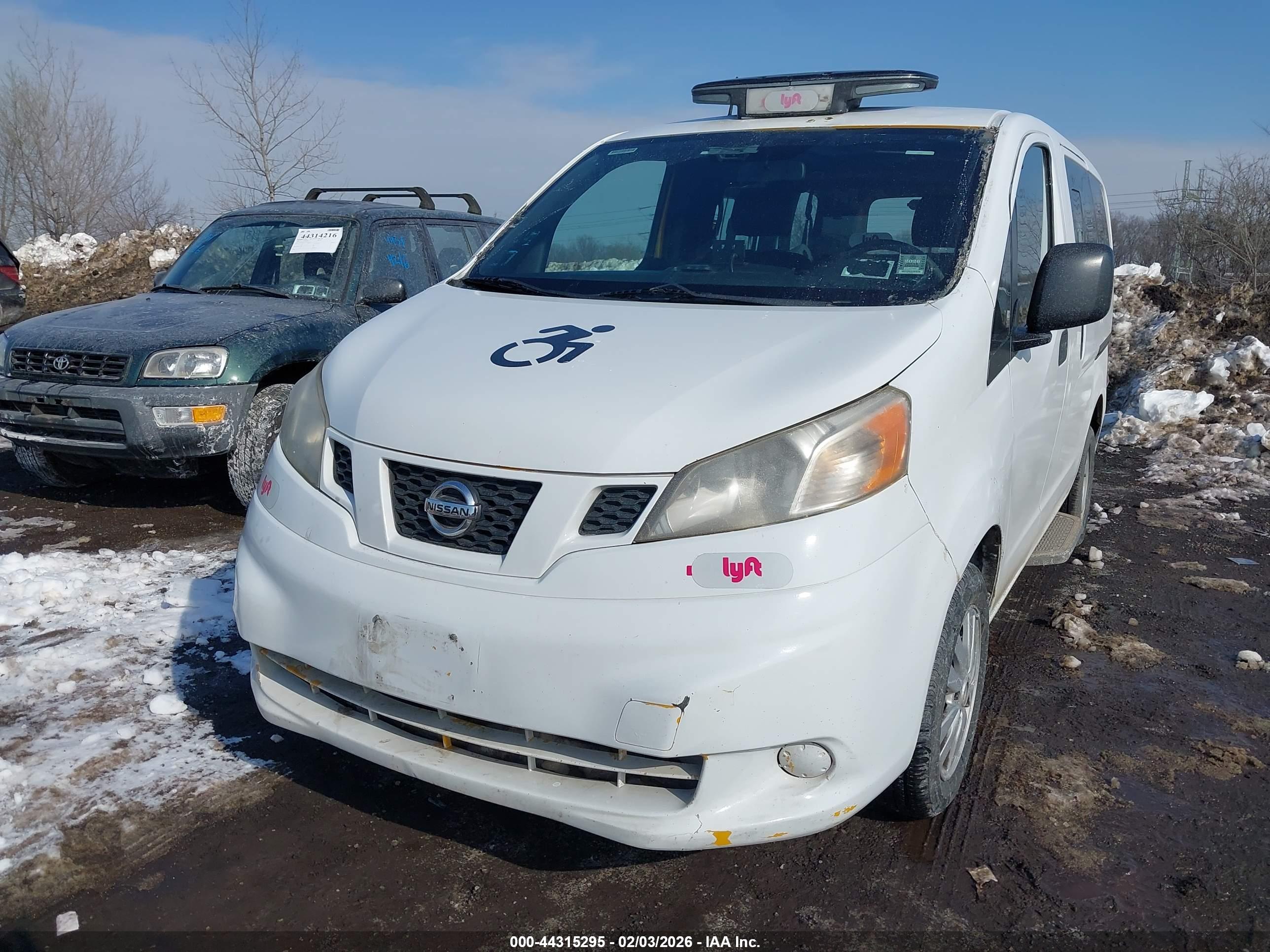 NISSAN NV200 image 6
