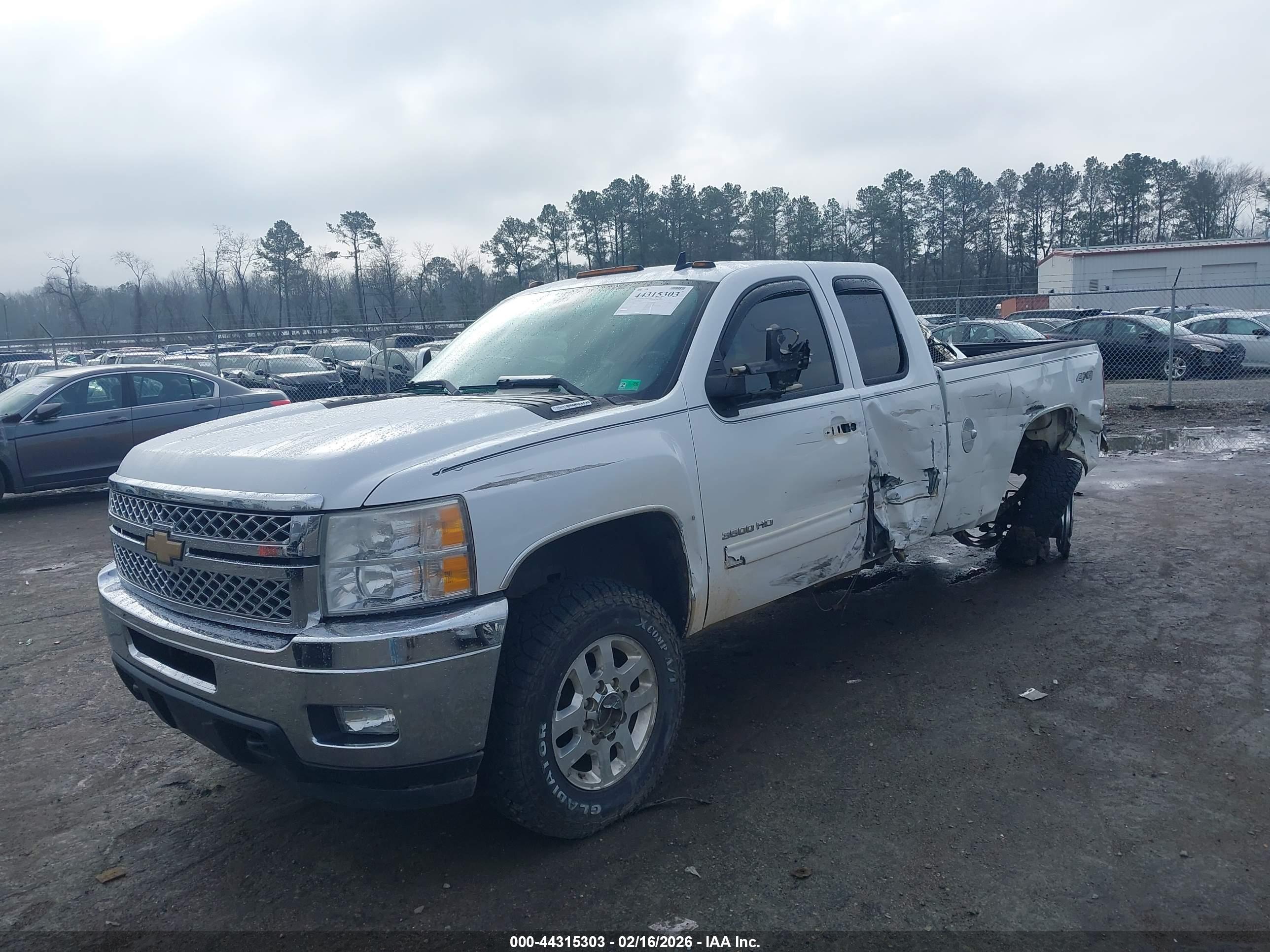 CHEVROLET SILVERADO image 2