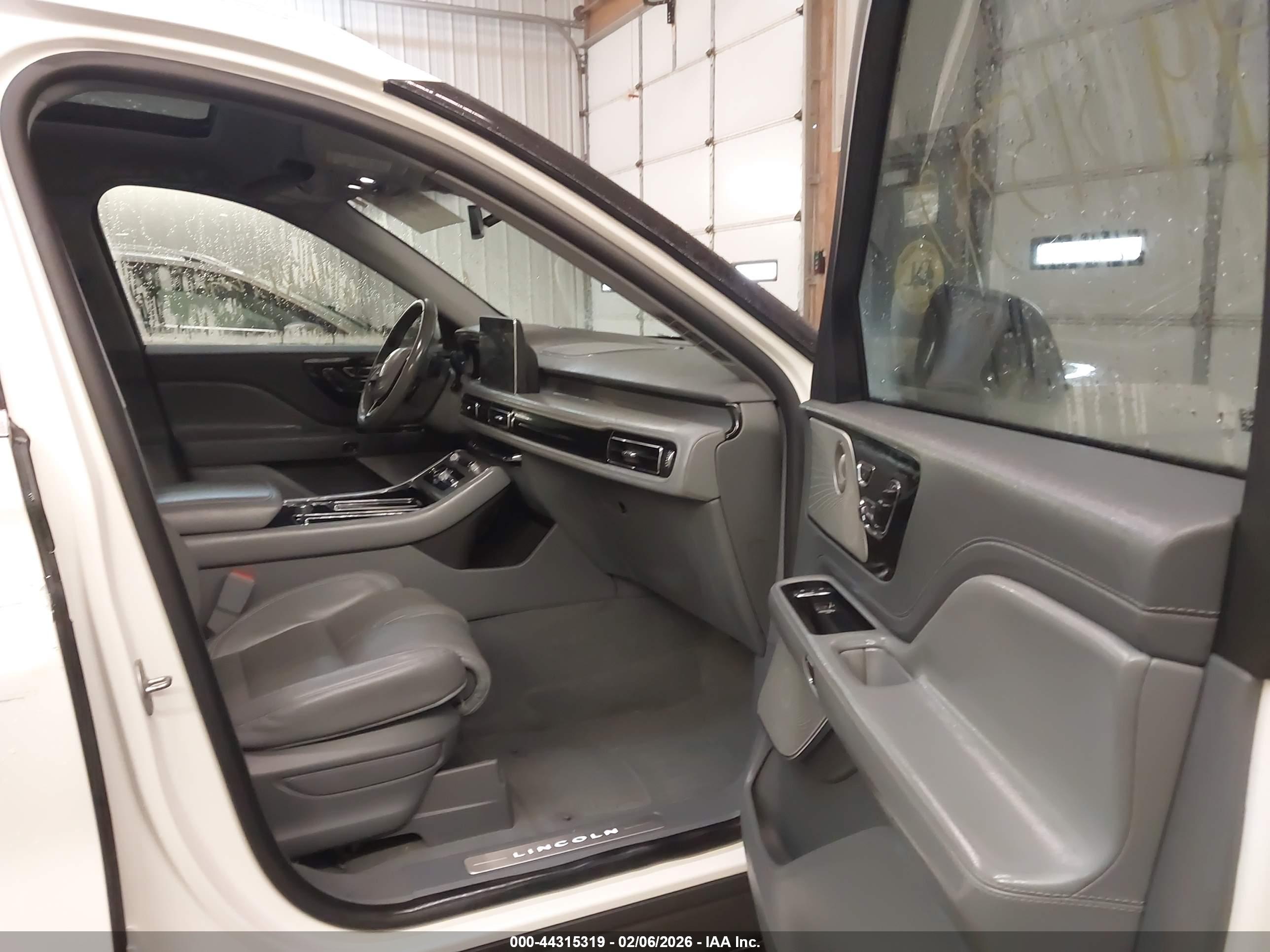LINCOLN AVIATOR image 5