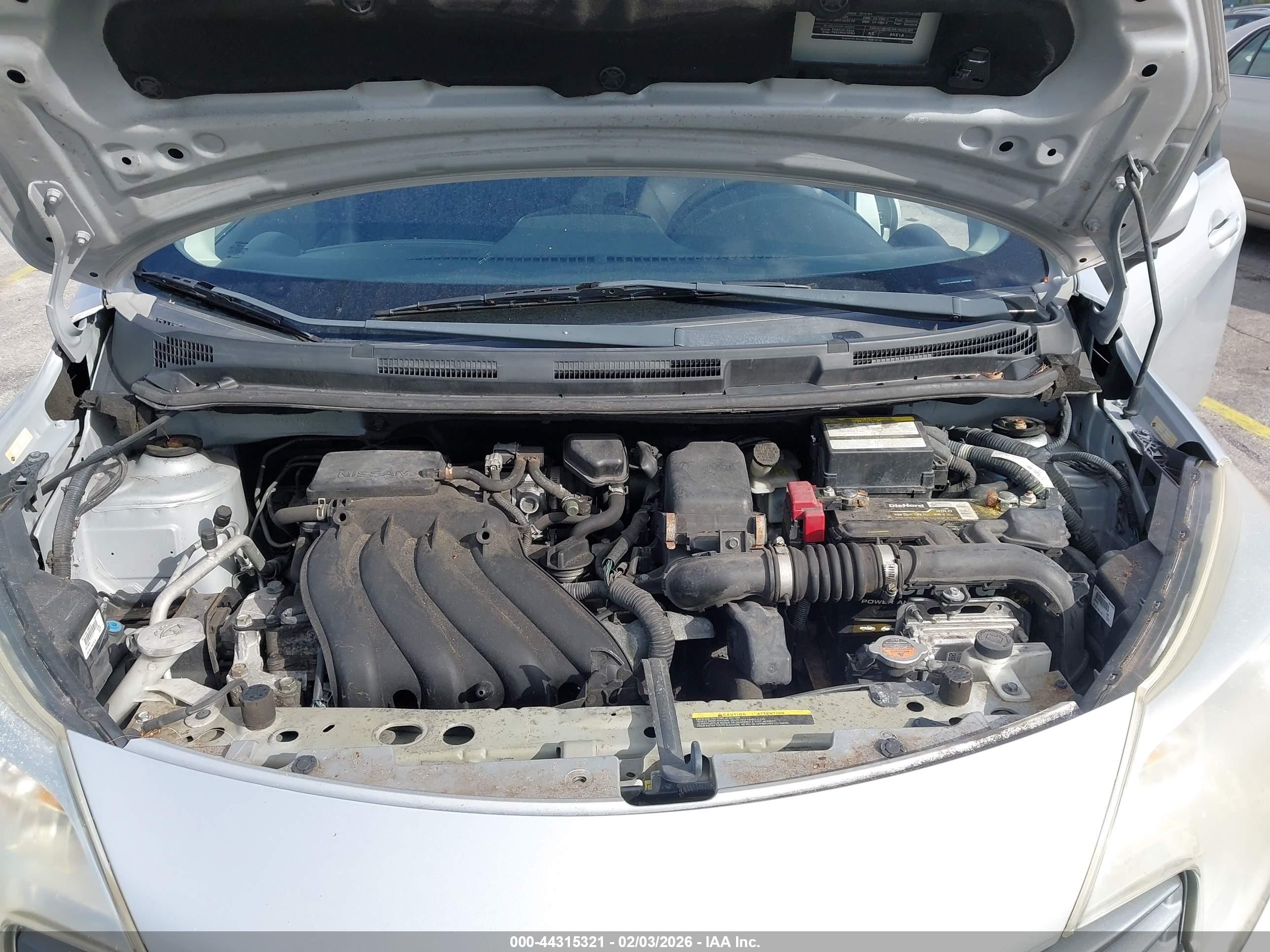 NISSAN VERSA image 10