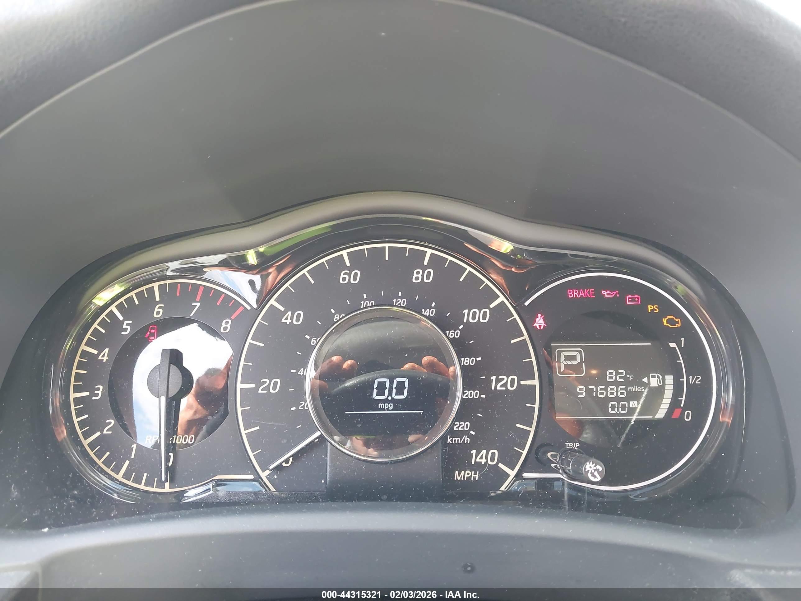 NISSAN VERSA image 7