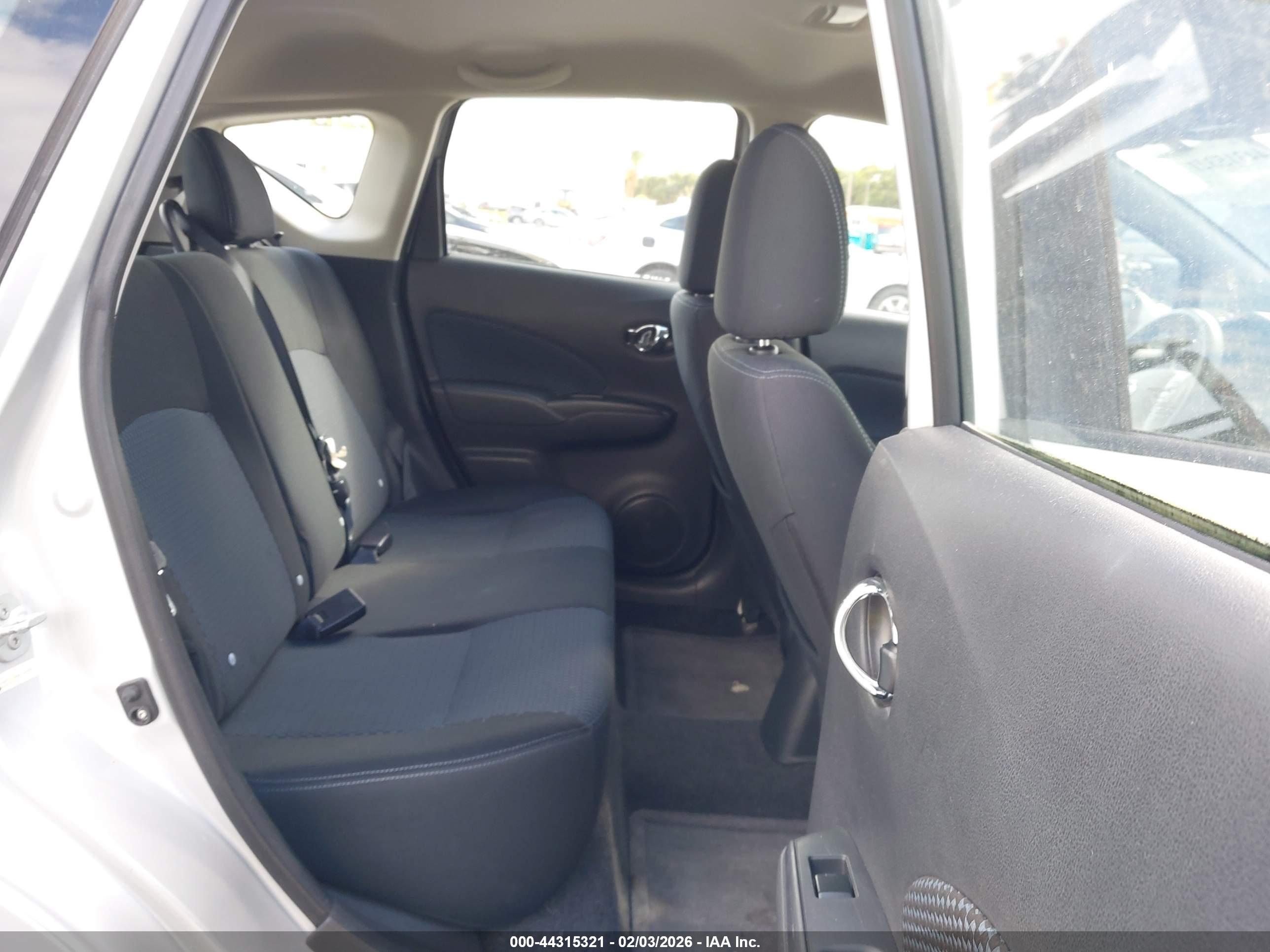 NISSAN VERSA image 8