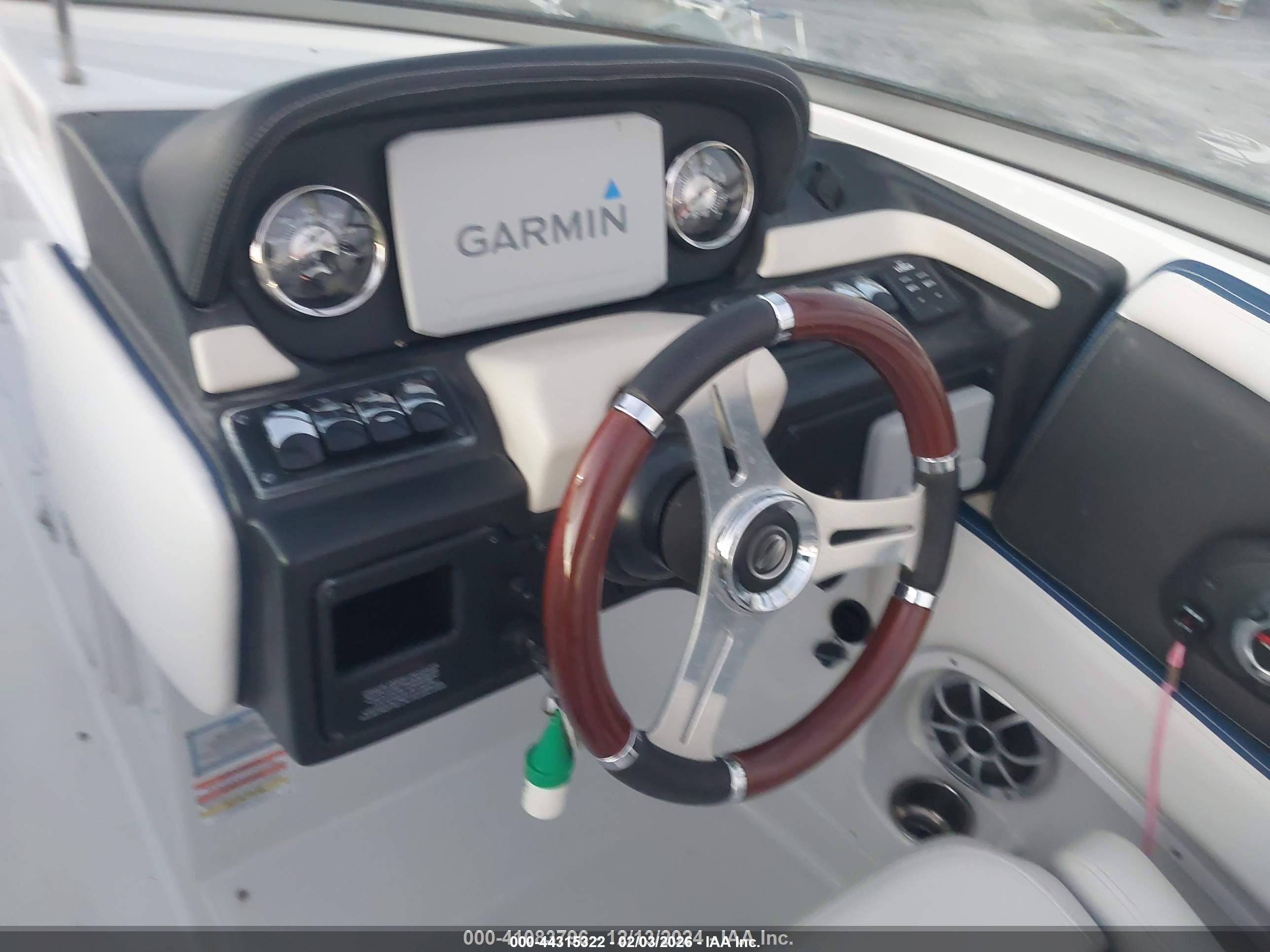 CROWNLINE E image 7