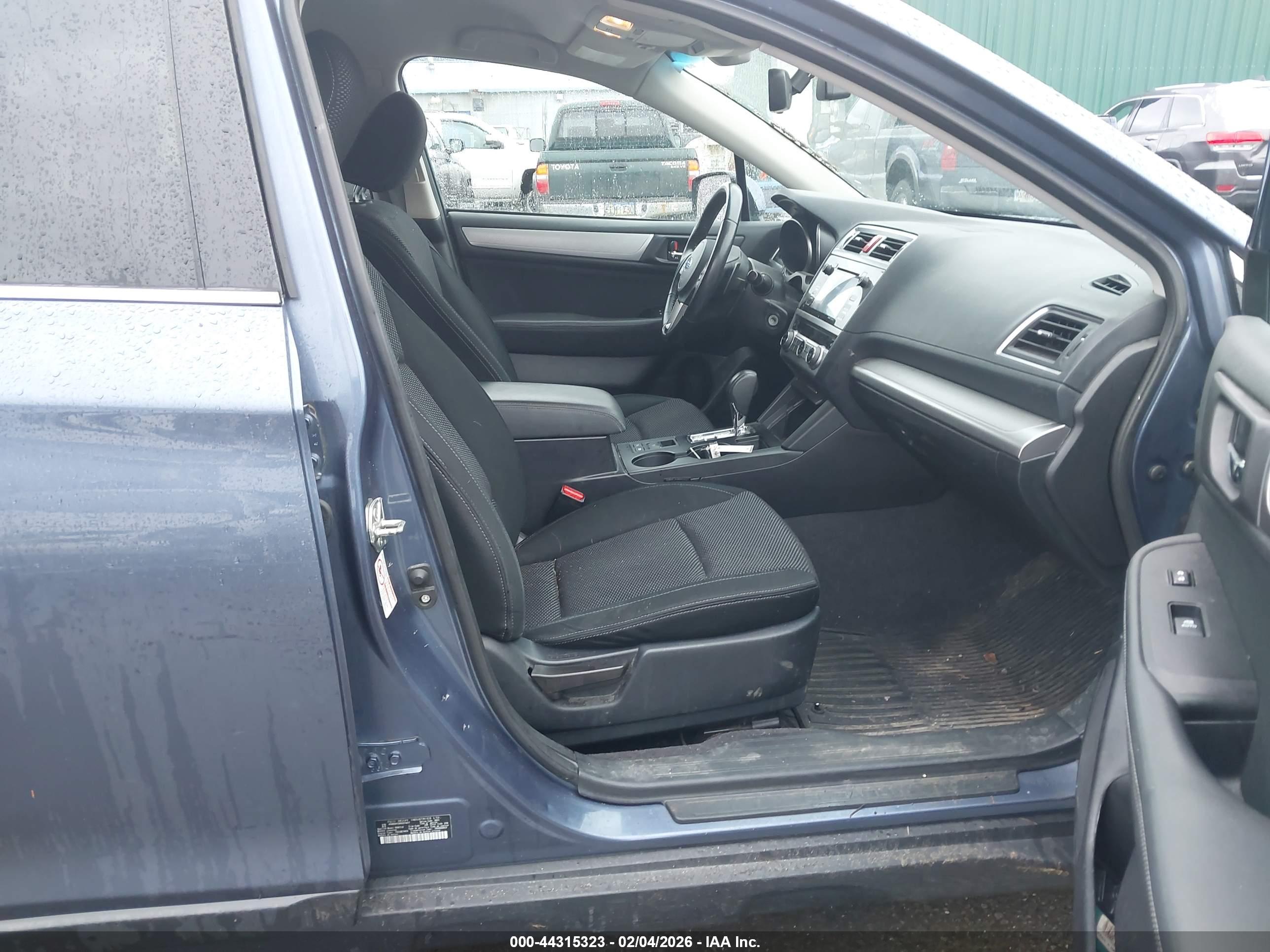 SUBARU OUTBACK image 5