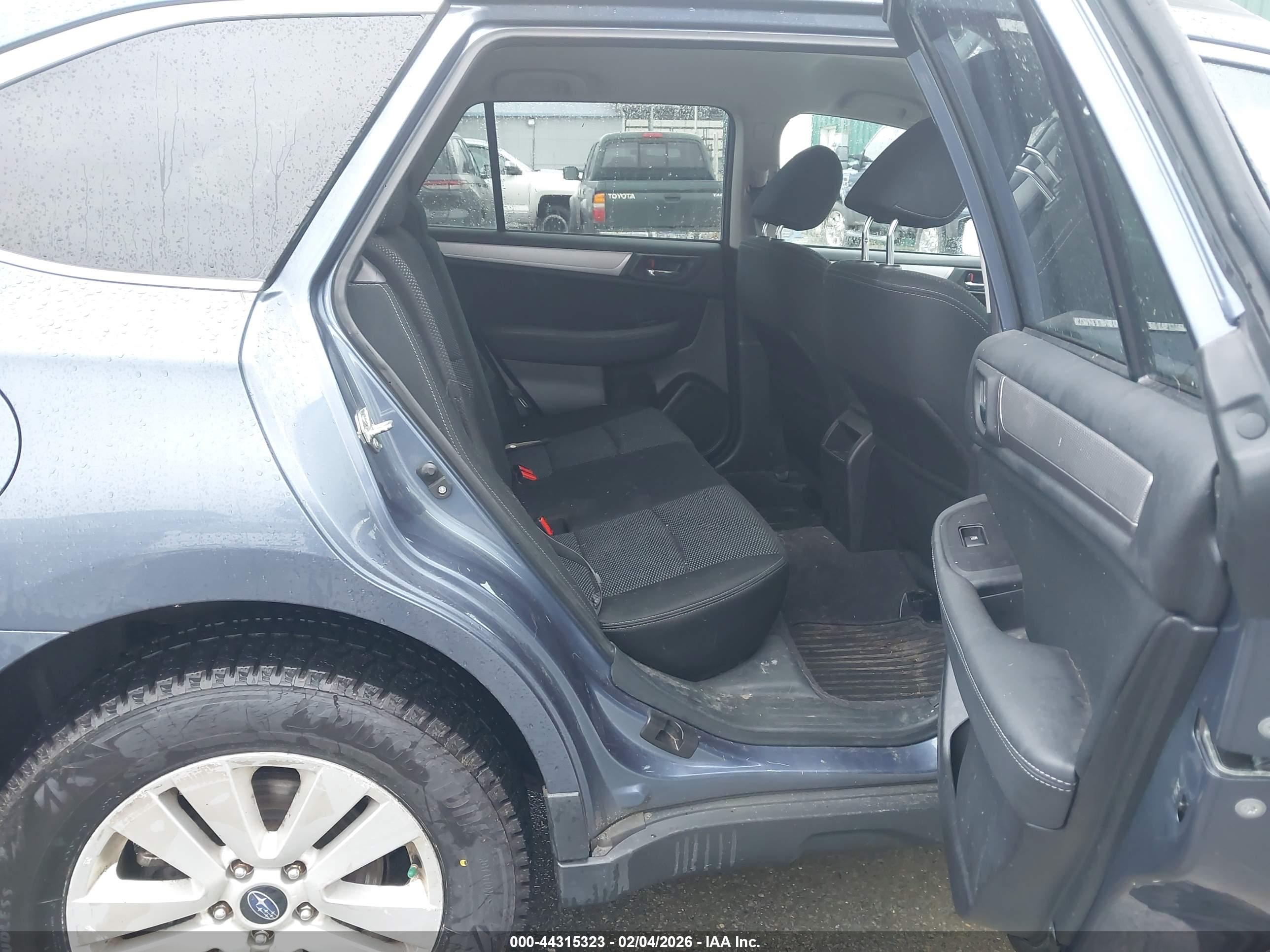SUBARU OUTBACK image 8