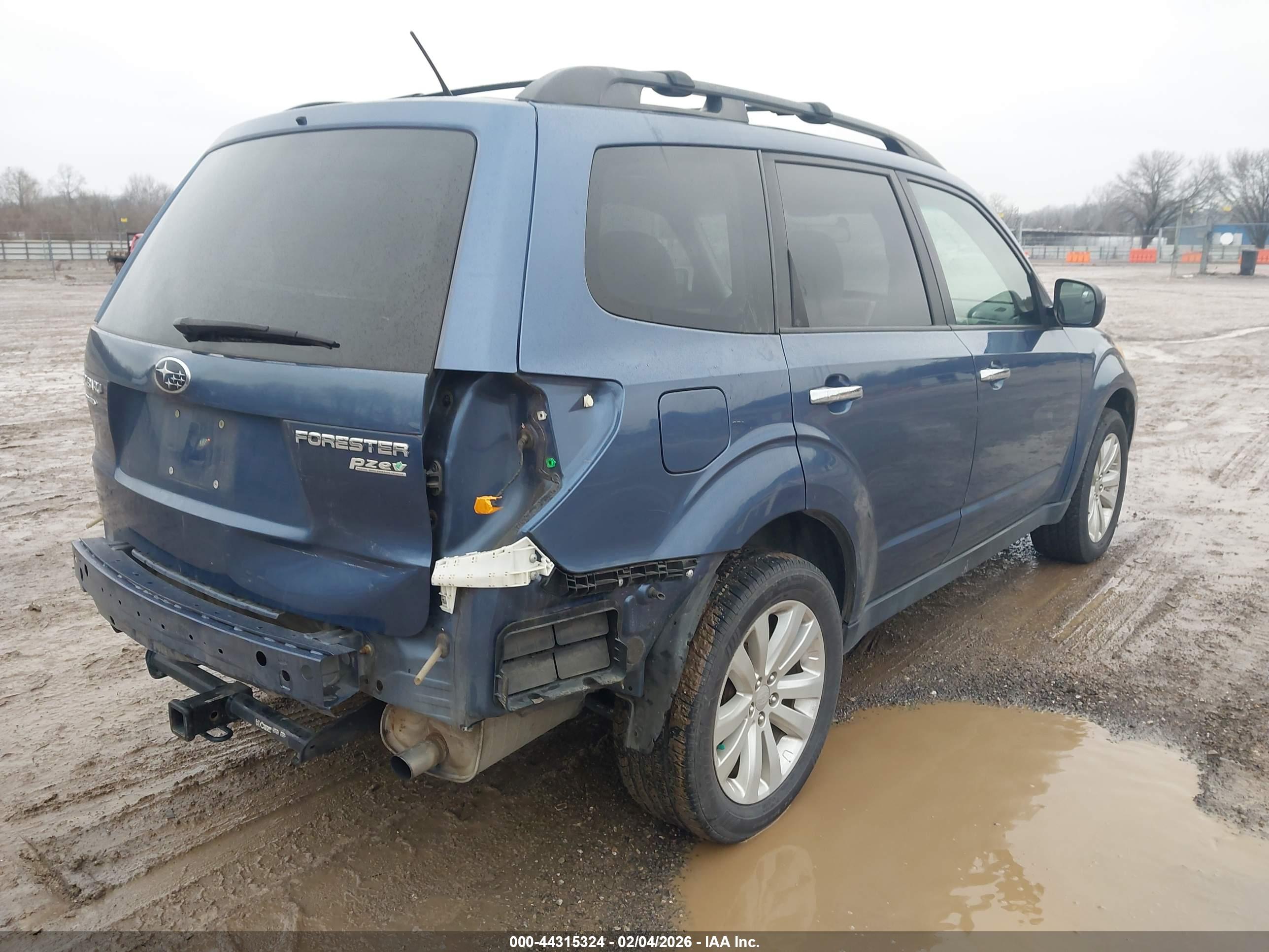 SUBARU FORESTER image 4