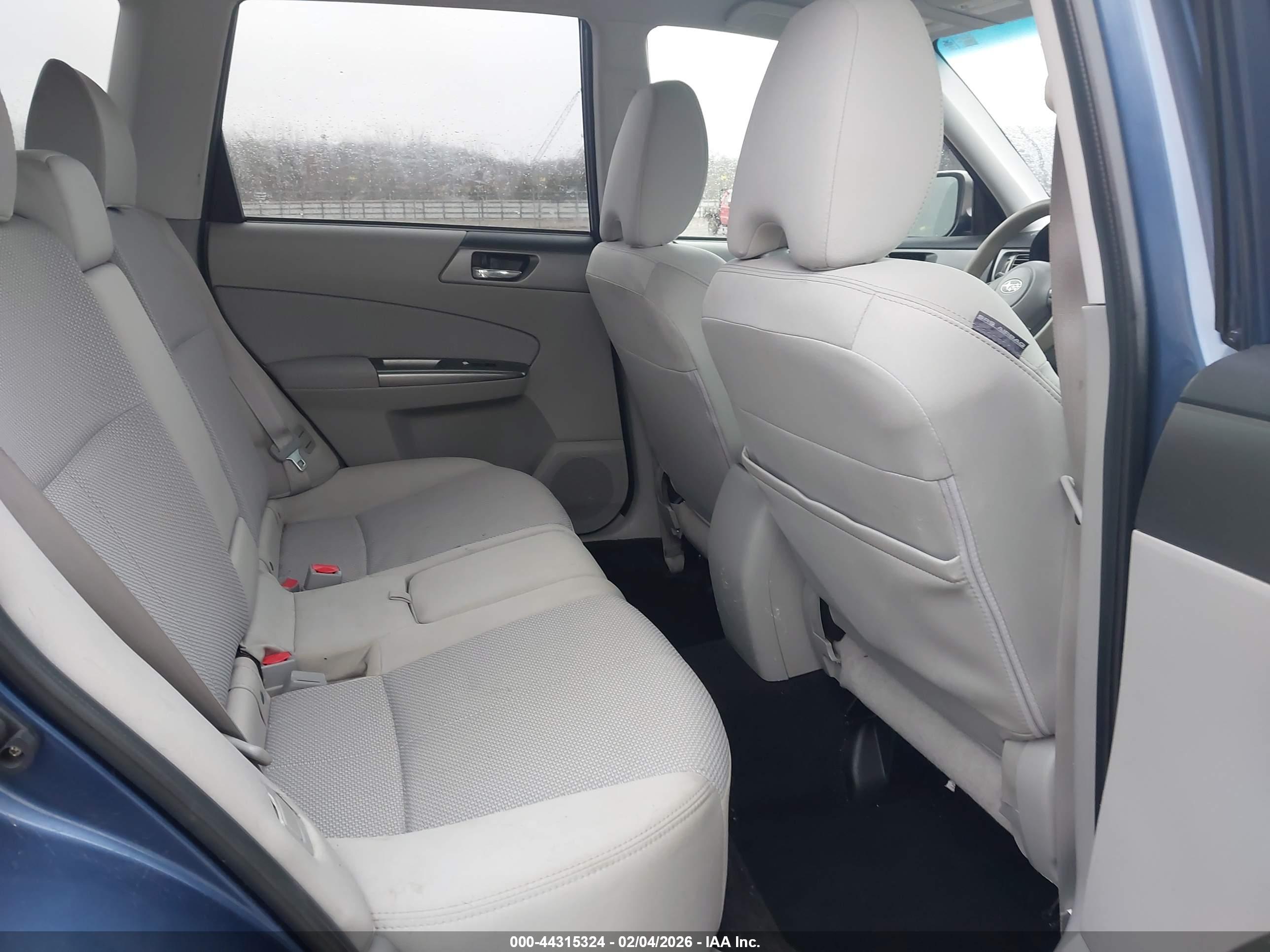 SUBARU FORESTER image 8