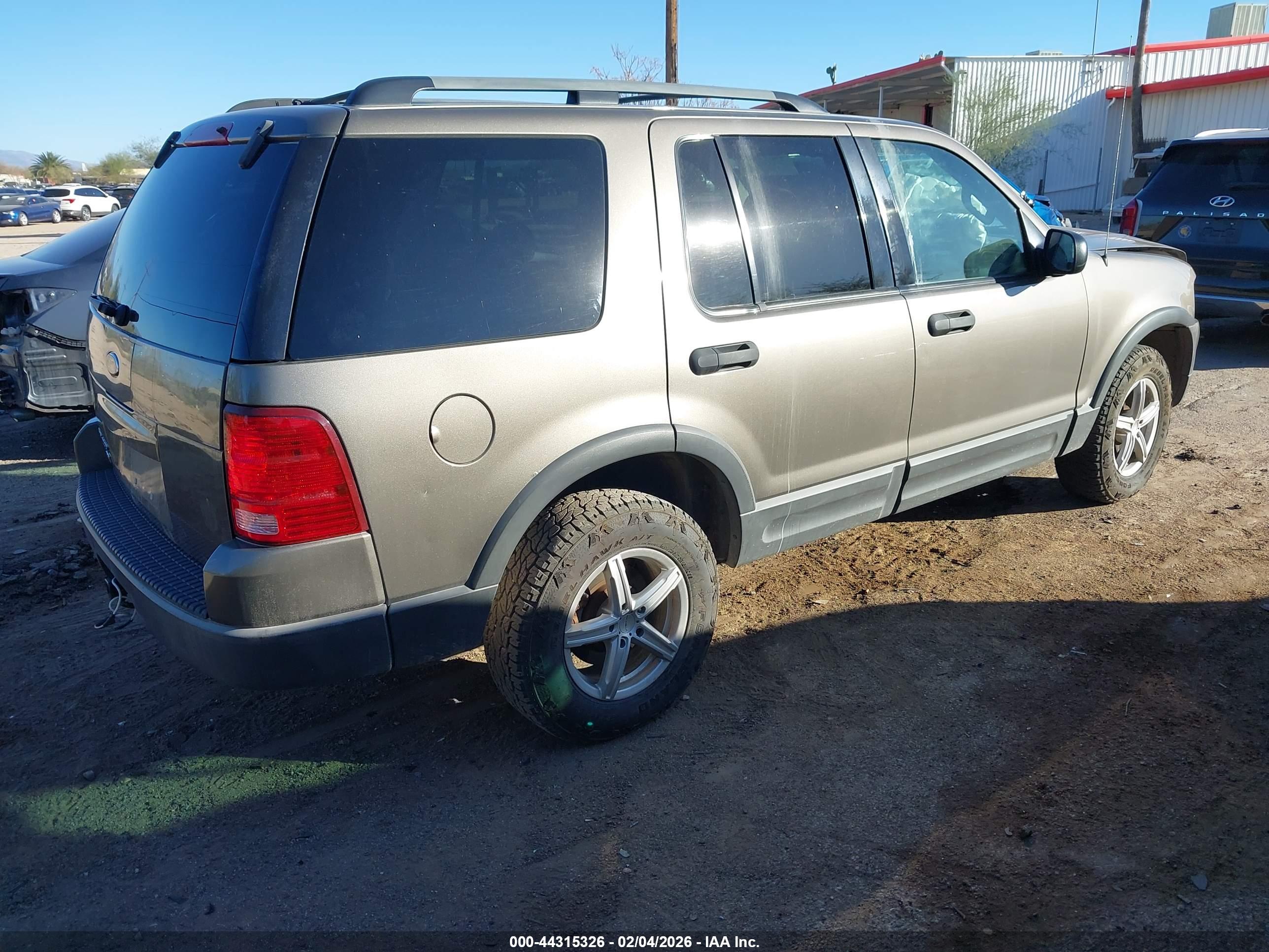 FORD EXPLORER image 4