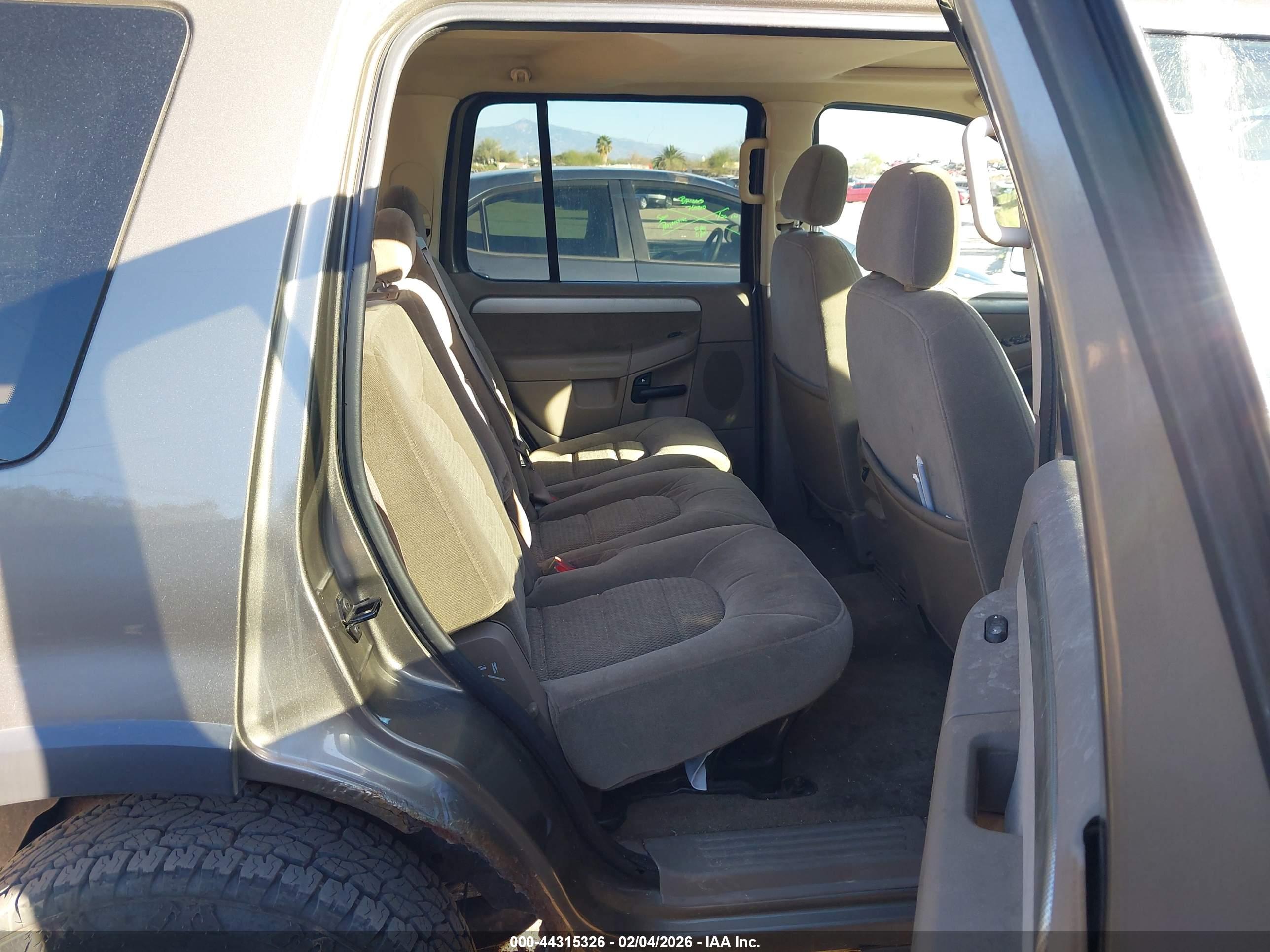 FORD EXPLORER image 8