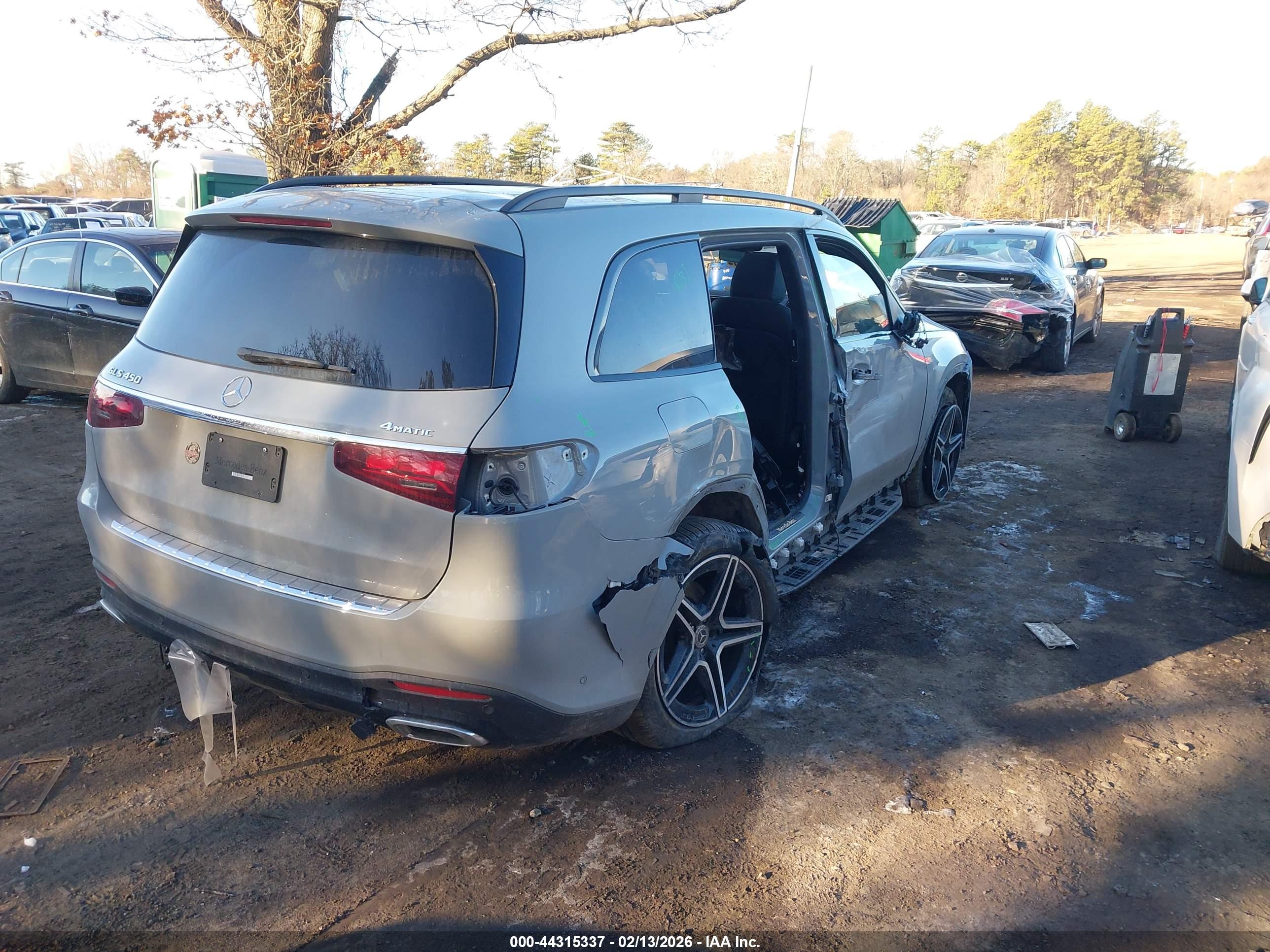 MERCEDES-BENZ GLS image 4