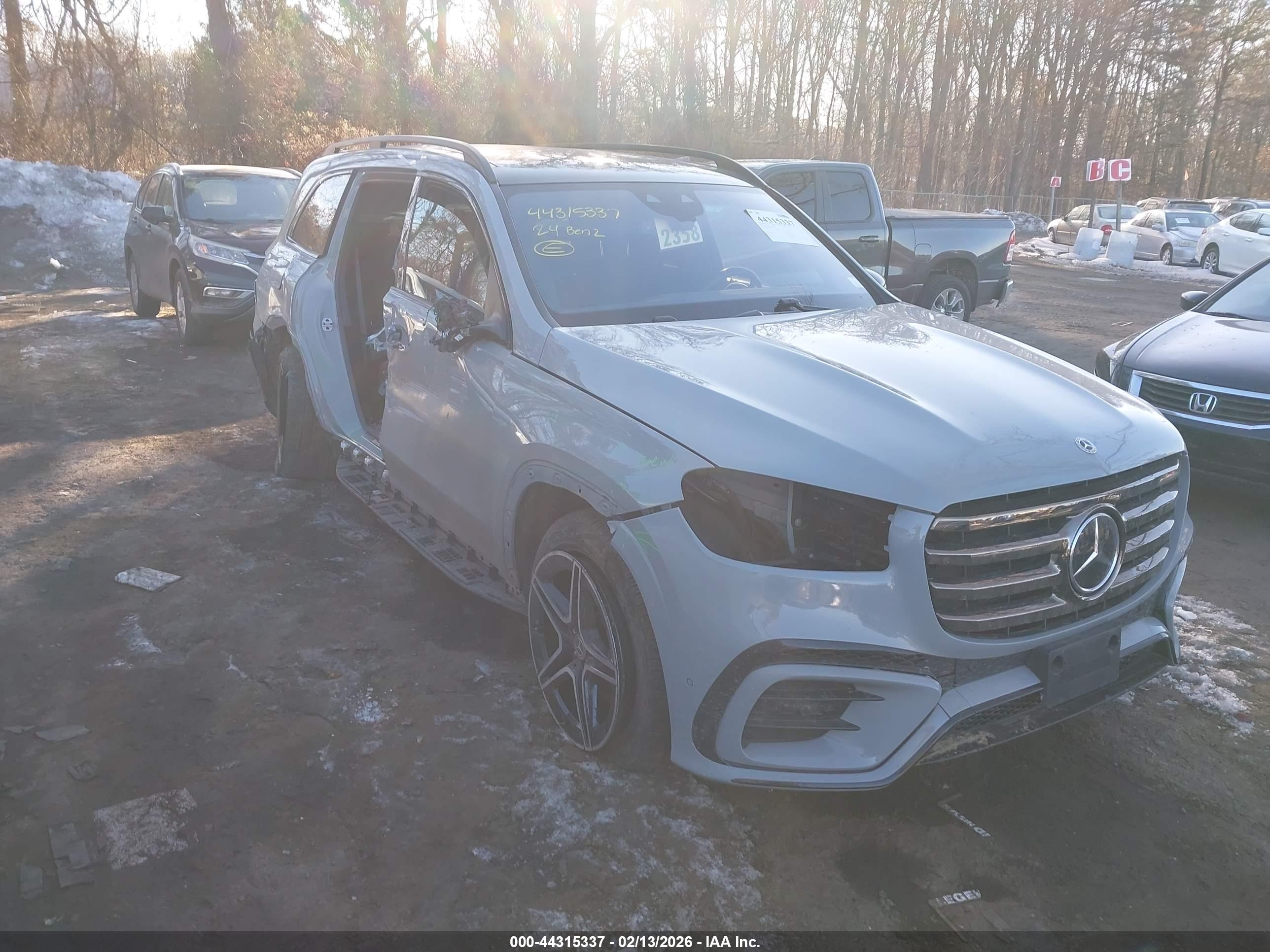MERCEDES-BENZ GLS image 6