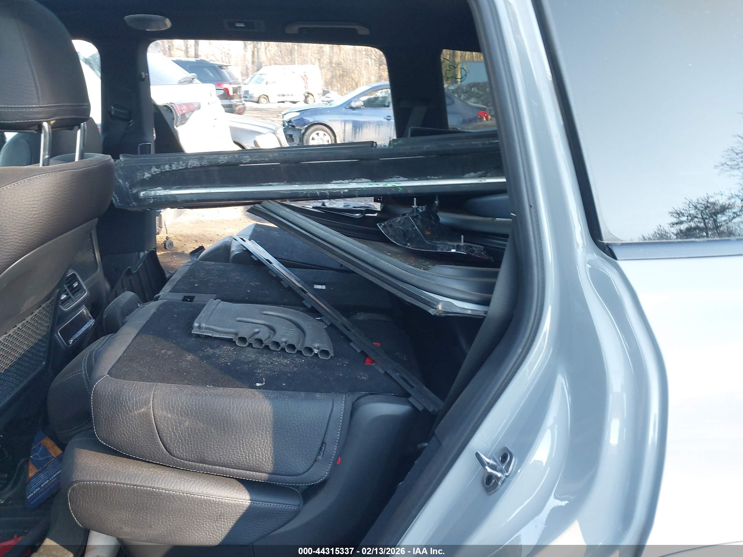 MERCEDES-BENZ GLS image 8