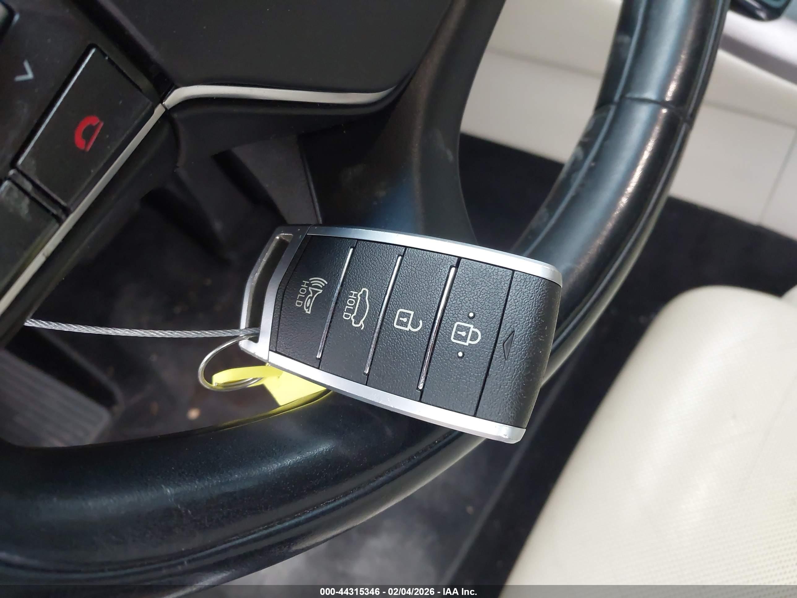 GENESIS G90 image 11