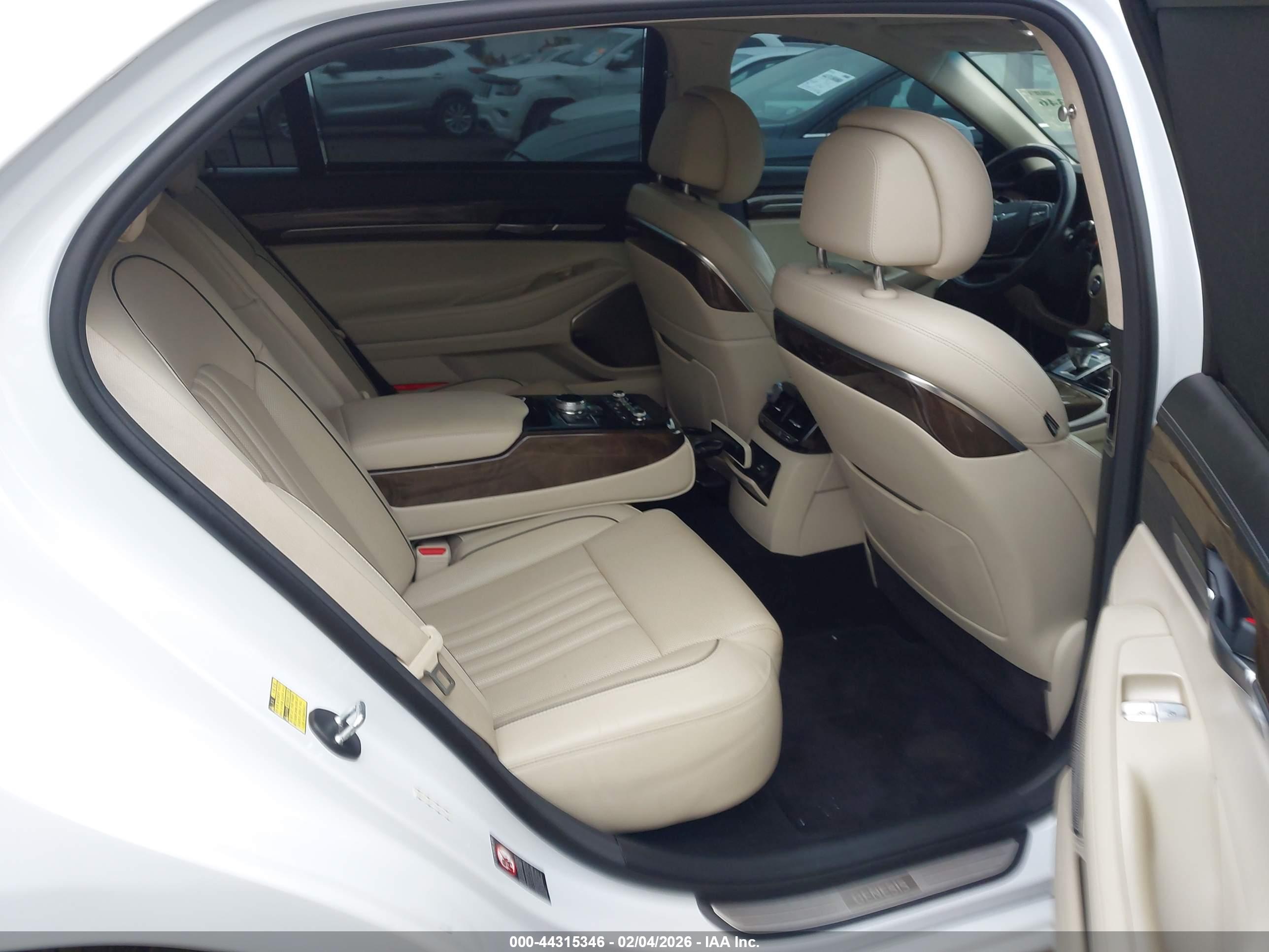 GENESIS G90 image 8