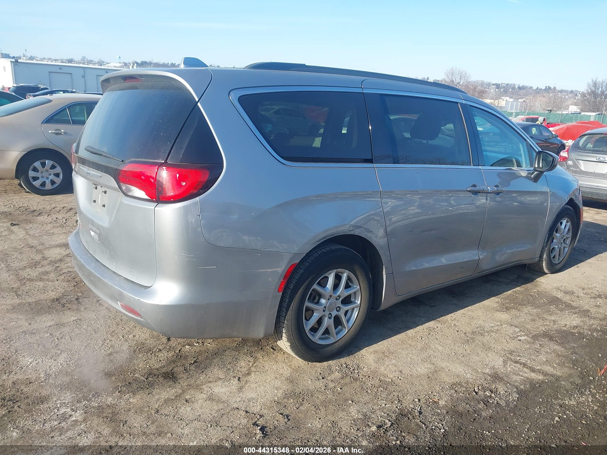 CHRYSLER VOYAGER image 4