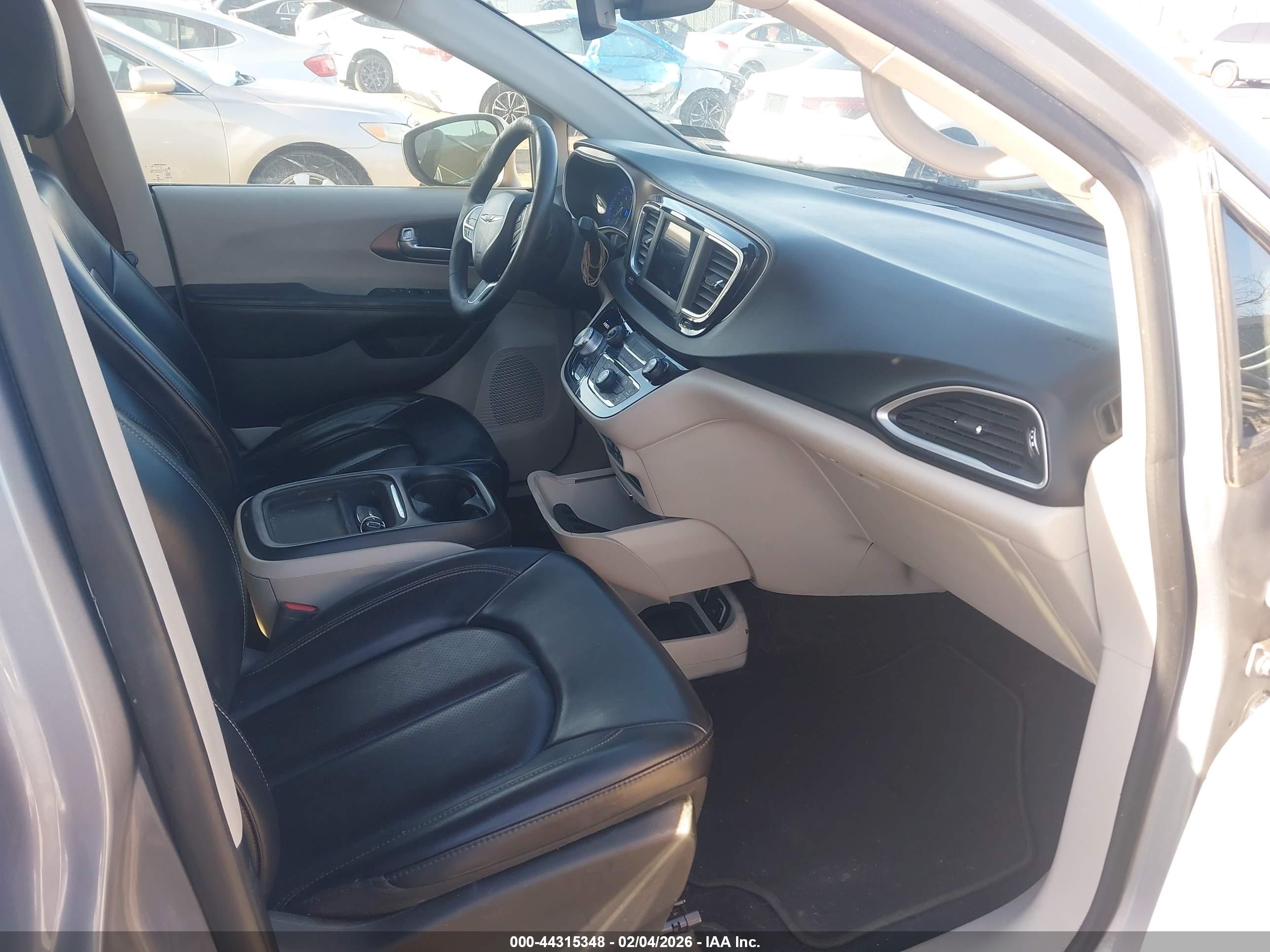 CHRYSLER VOYAGER image 5