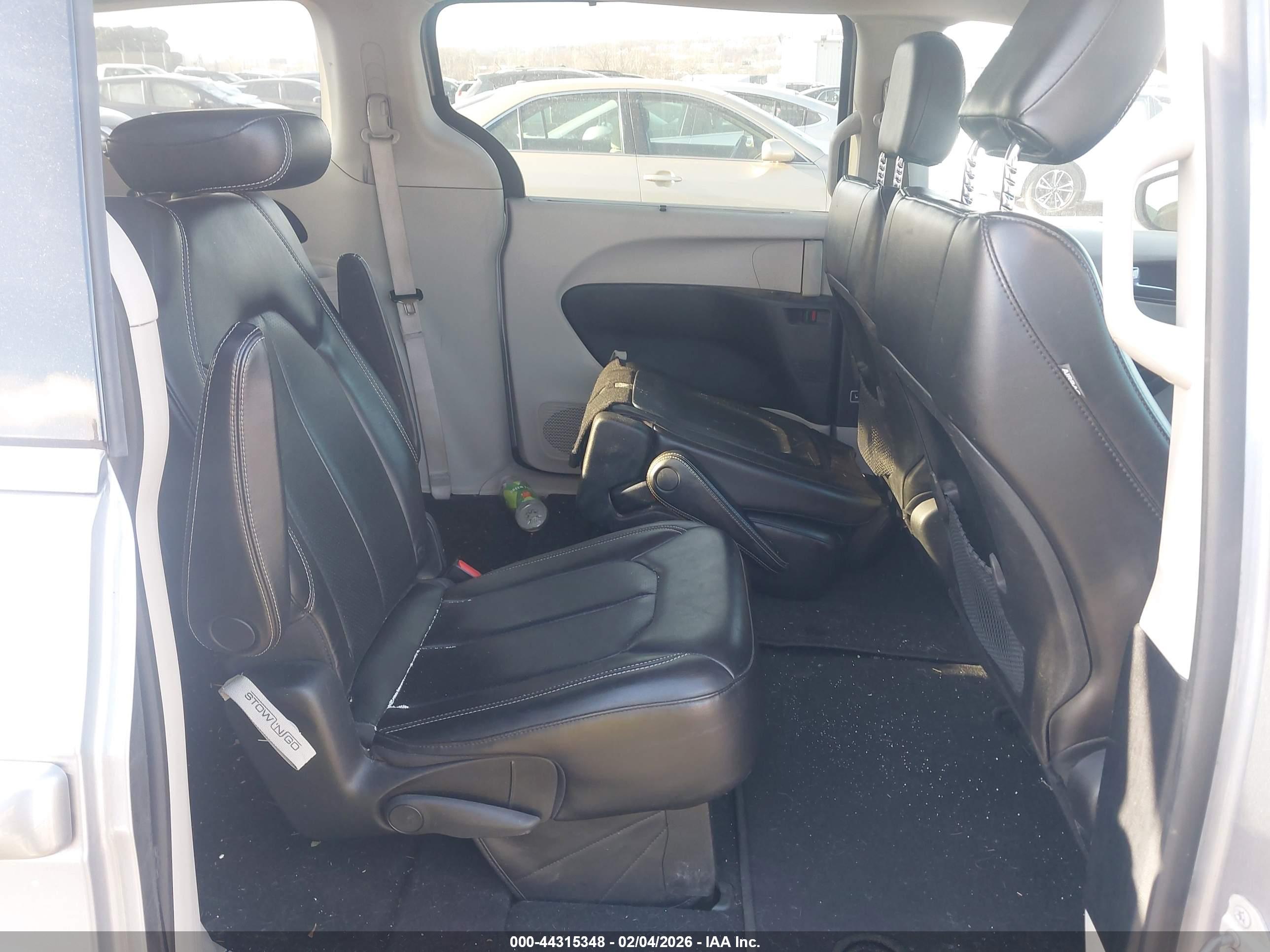 CHRYSLER VOYAGER image 8