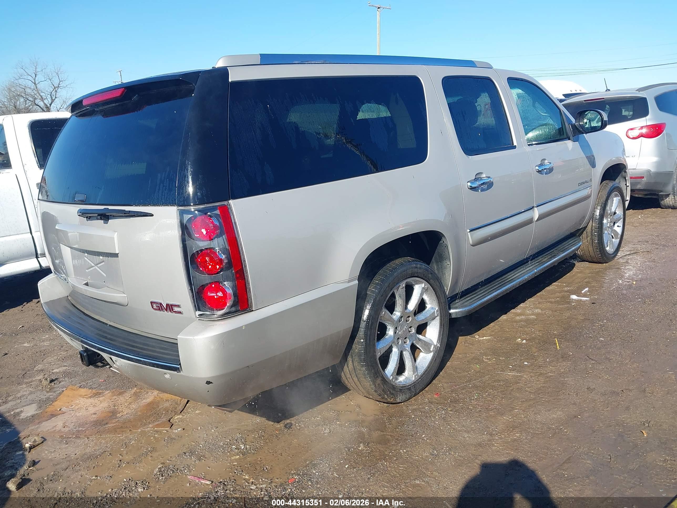 GMC YUKON image 4