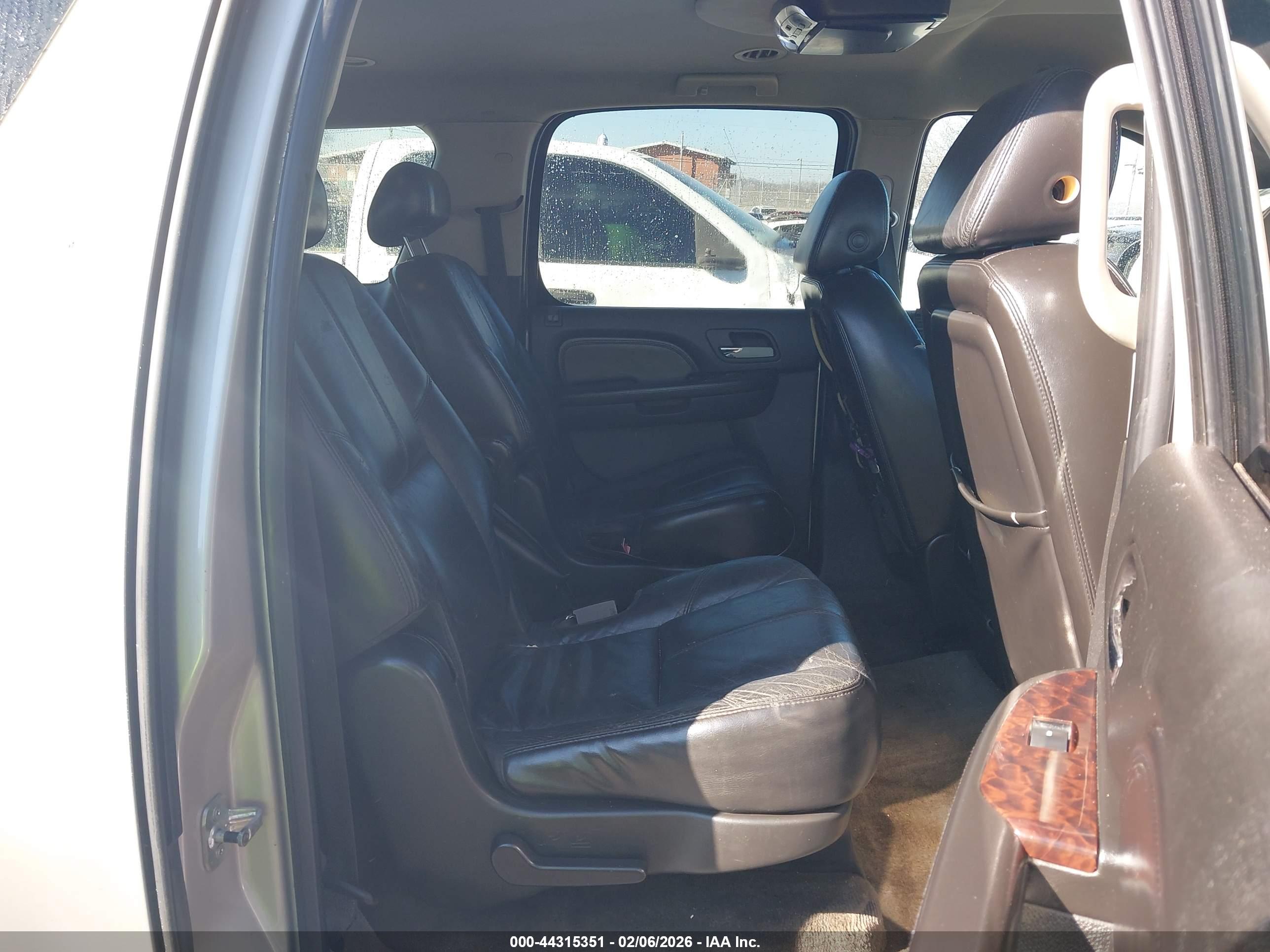 GMC YUKON image 8
