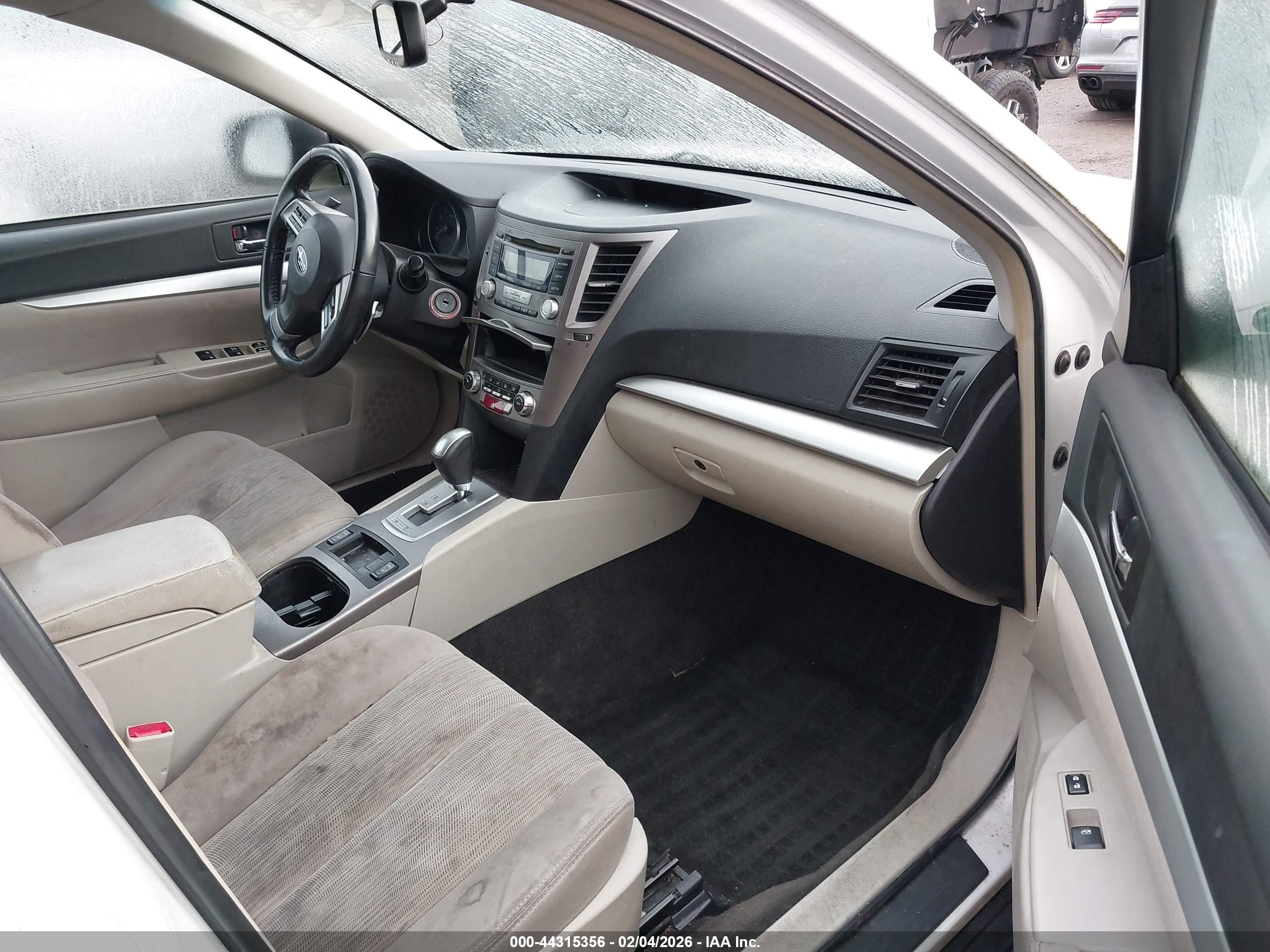 SUBARU OUTBACK image 5