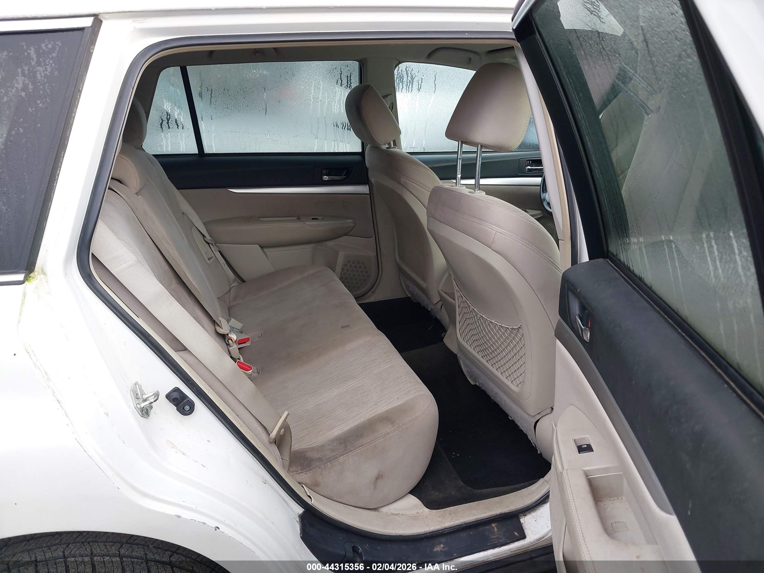 SUBARU OUTBACK image 8
