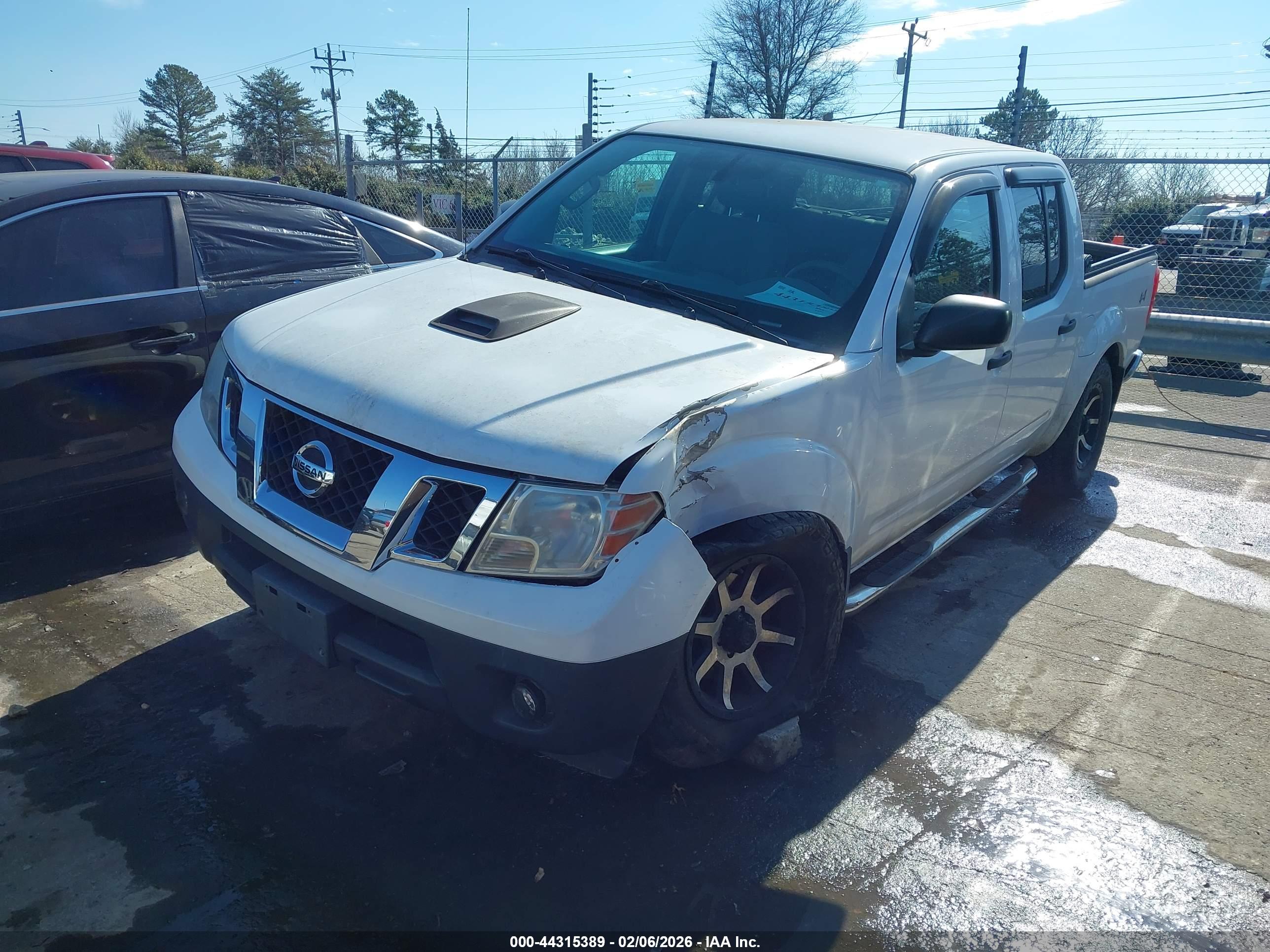 NISSAN FRONTIER image 2