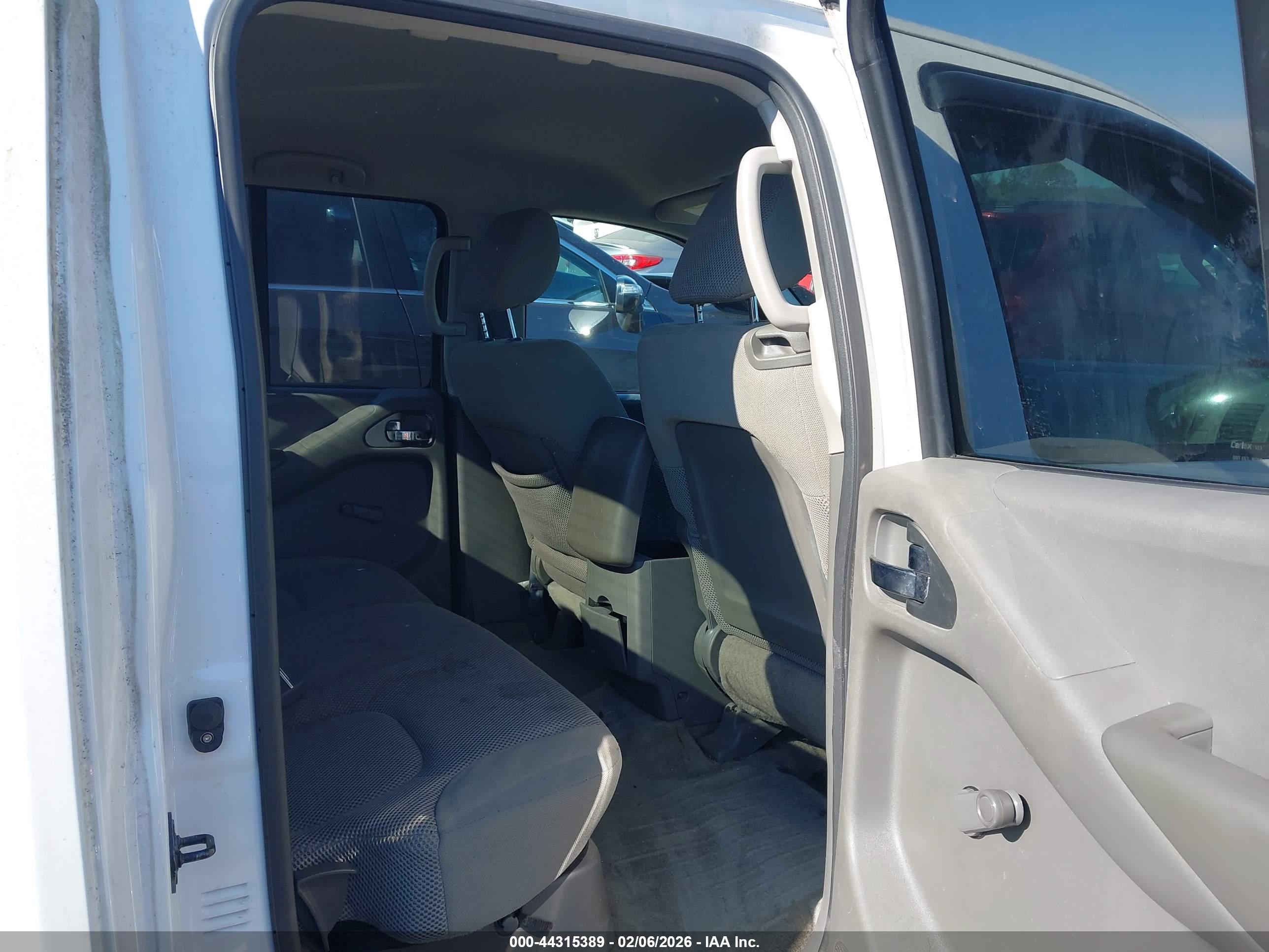 NISSAN FRONTIER image 8