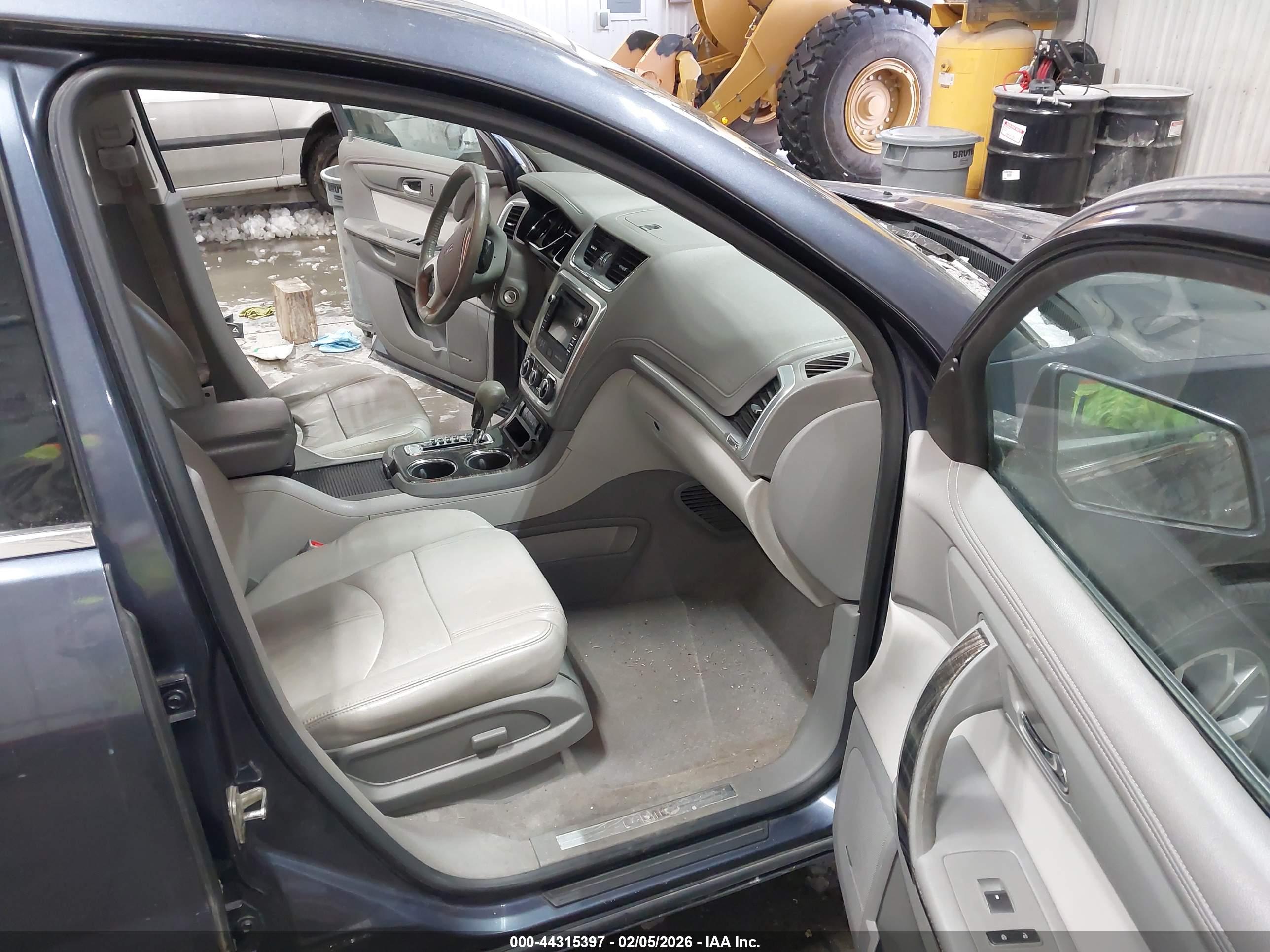 GMC ACADIA image 5