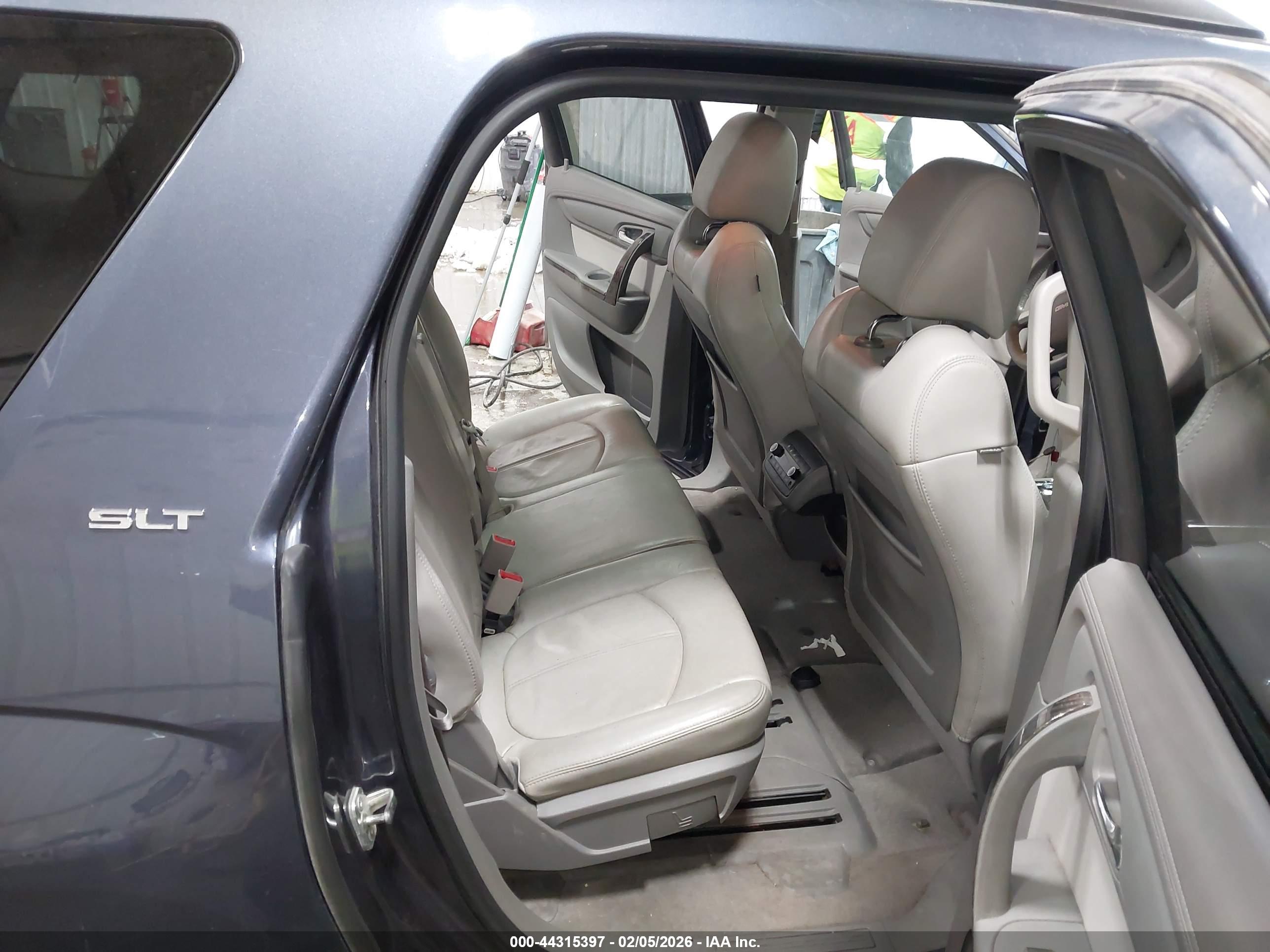 GMC ACADIA image 8
