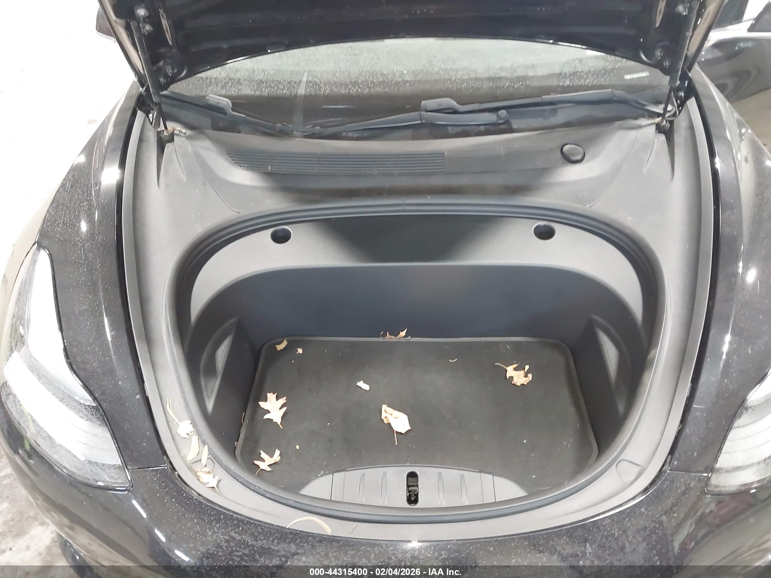 TESLA MODEL image 10