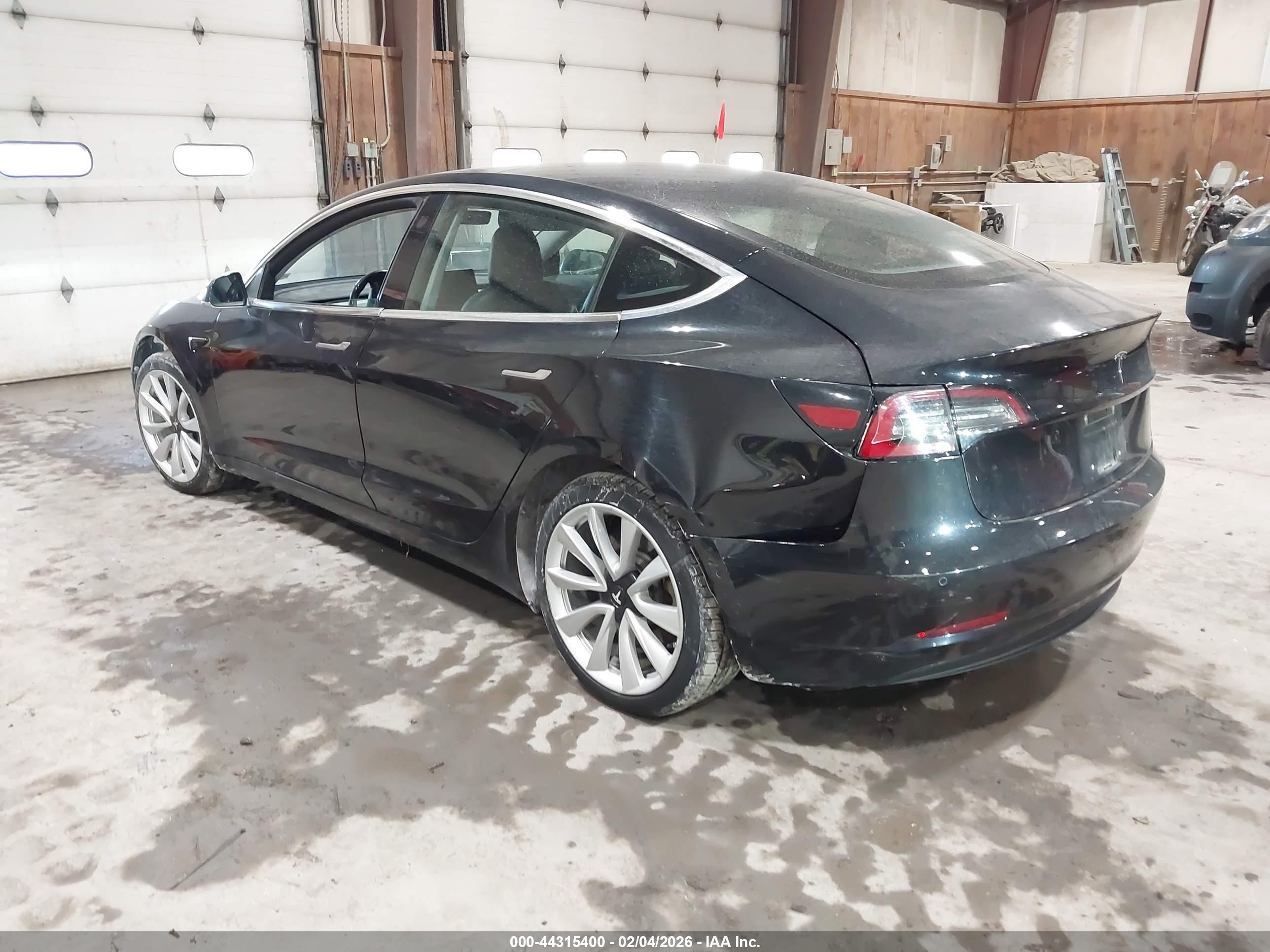 TESLA MODEL image 3